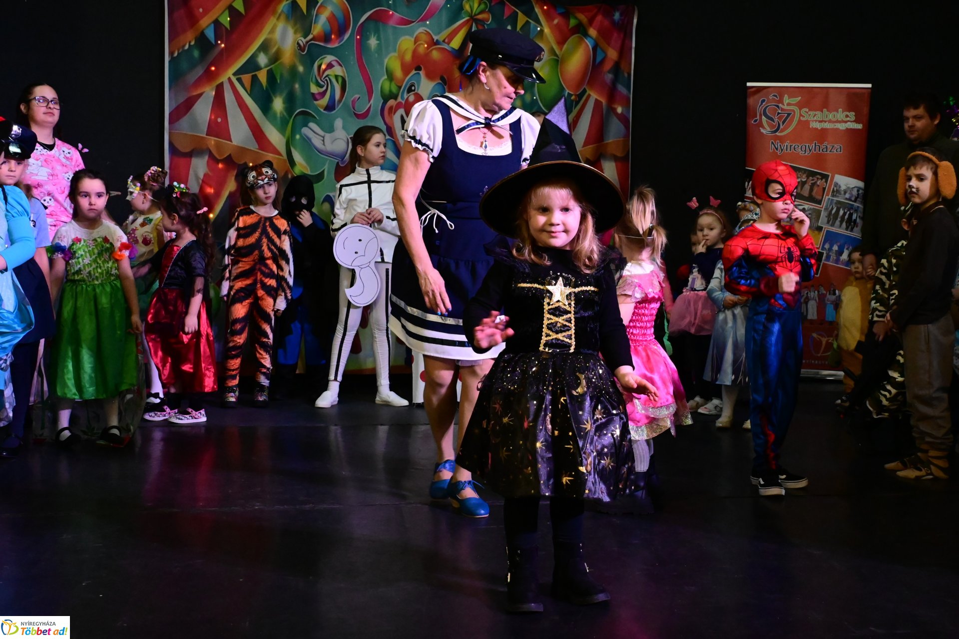 Farsangi forgatag a Kölyökvárban