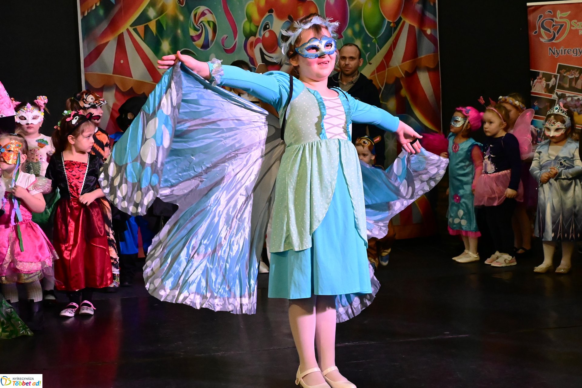 Farsangi forgatag a Kölyökvárban