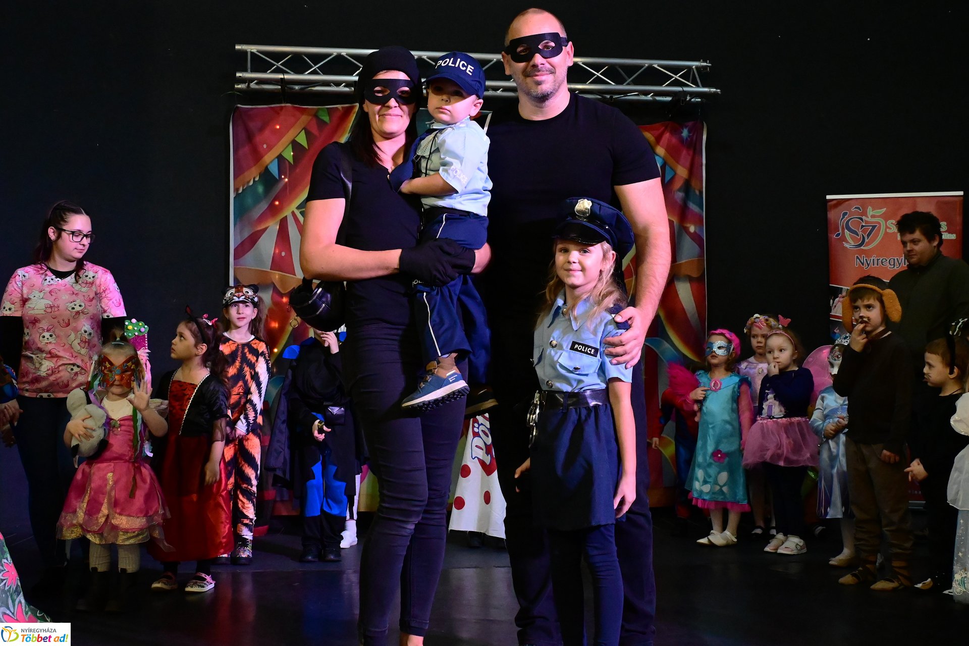 Farsangi forgatag a Kölyökvárban