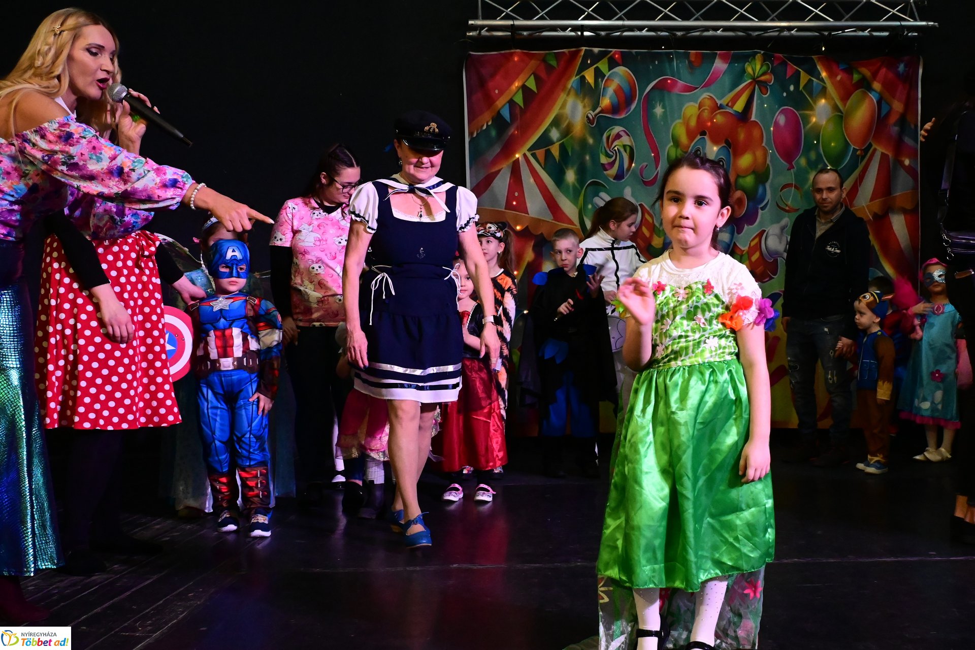 Farsangi forgatag a Kölyökvárban