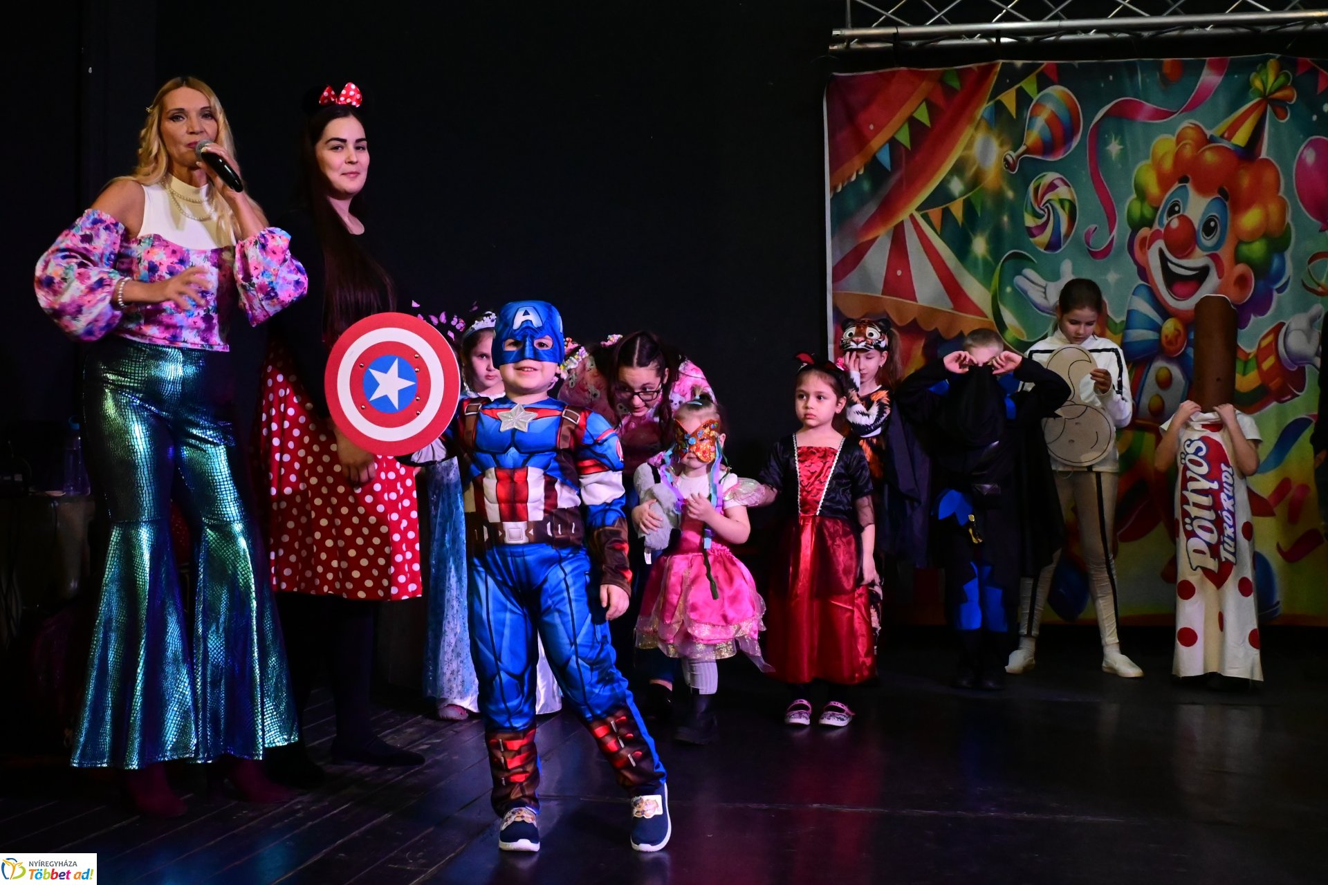 Farsangi forgatag a Kölyökvárban