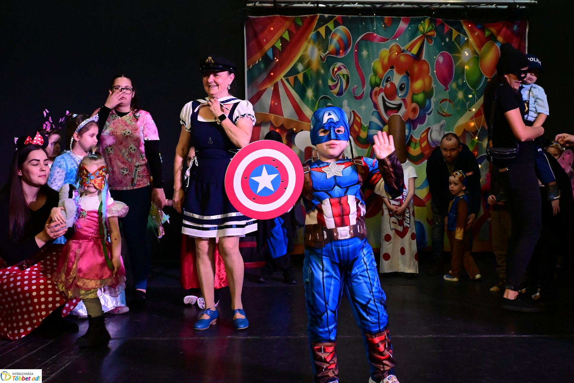 Farsangi forgatag a Kölyökvárban