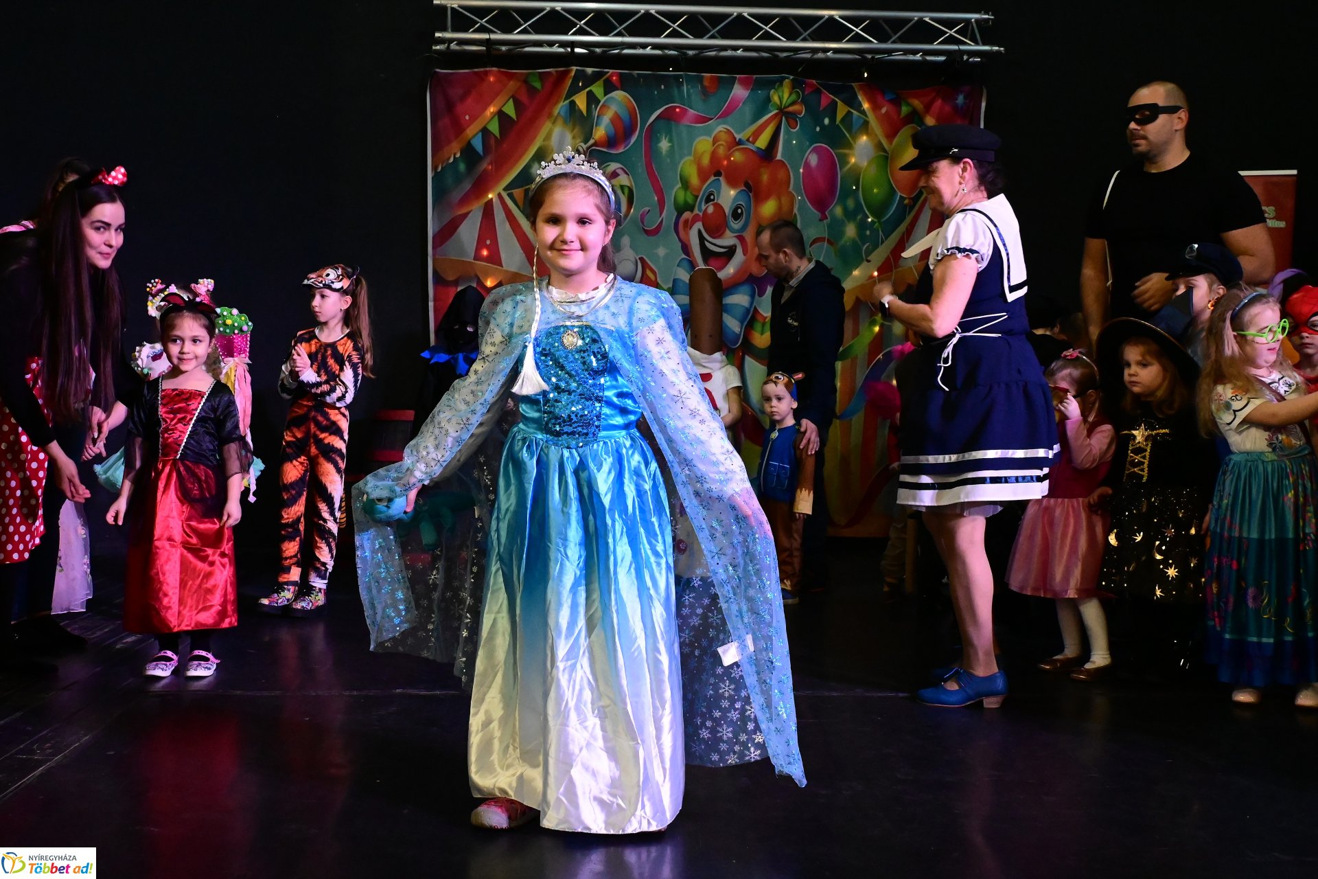 Farsangi forgatag a Kölyökvárban