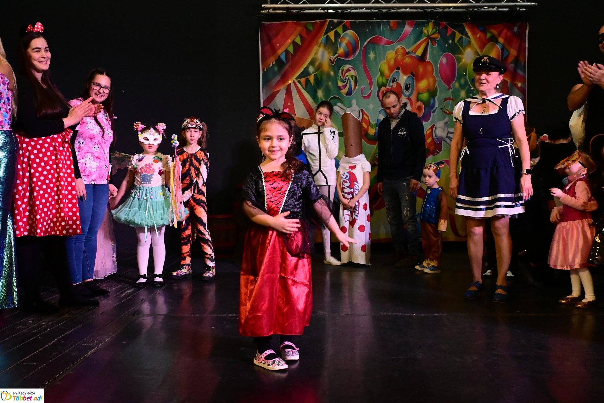 Farsangi forgatag a Kölyökvárban