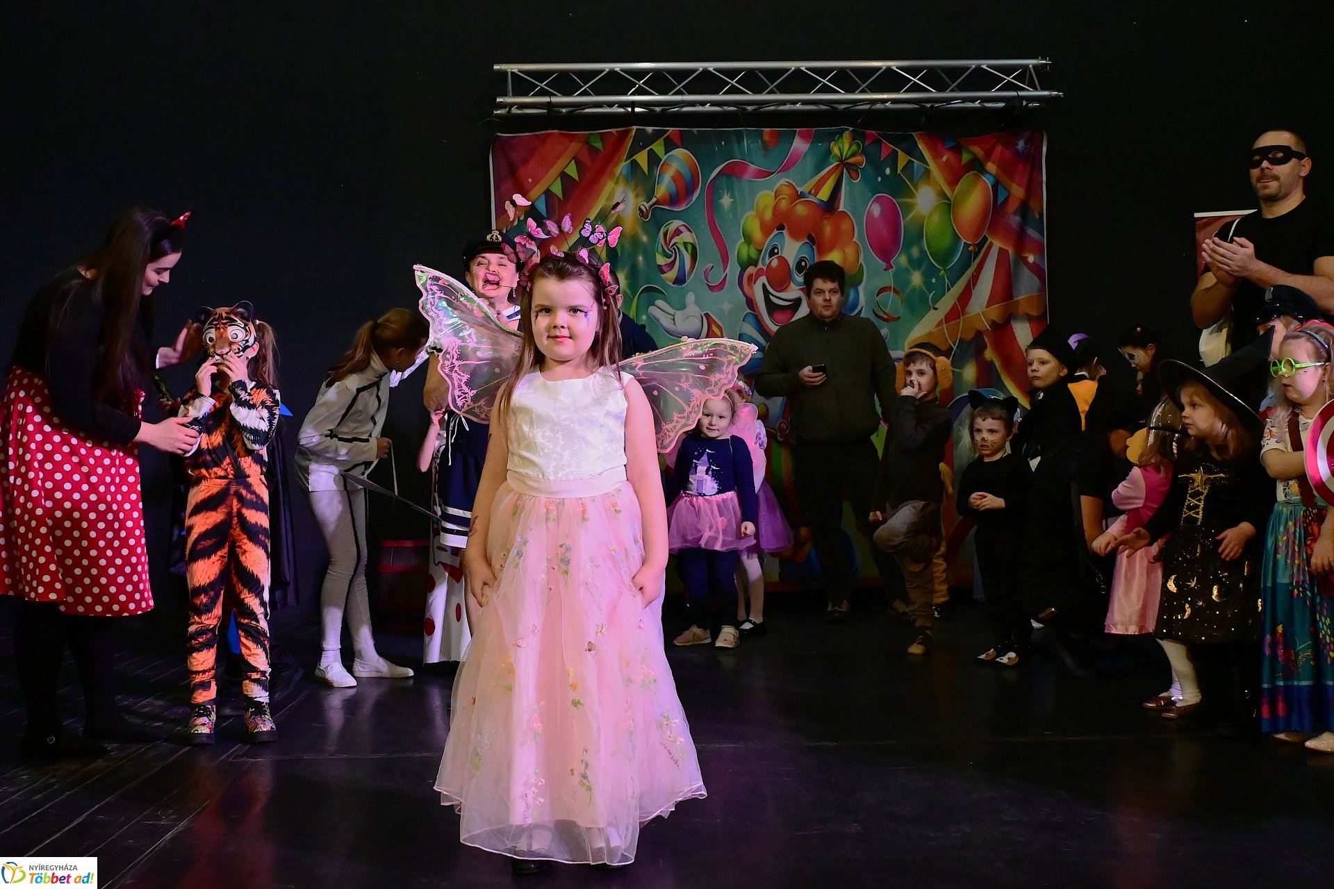 Farsangi forgatag a Kölyökvárban