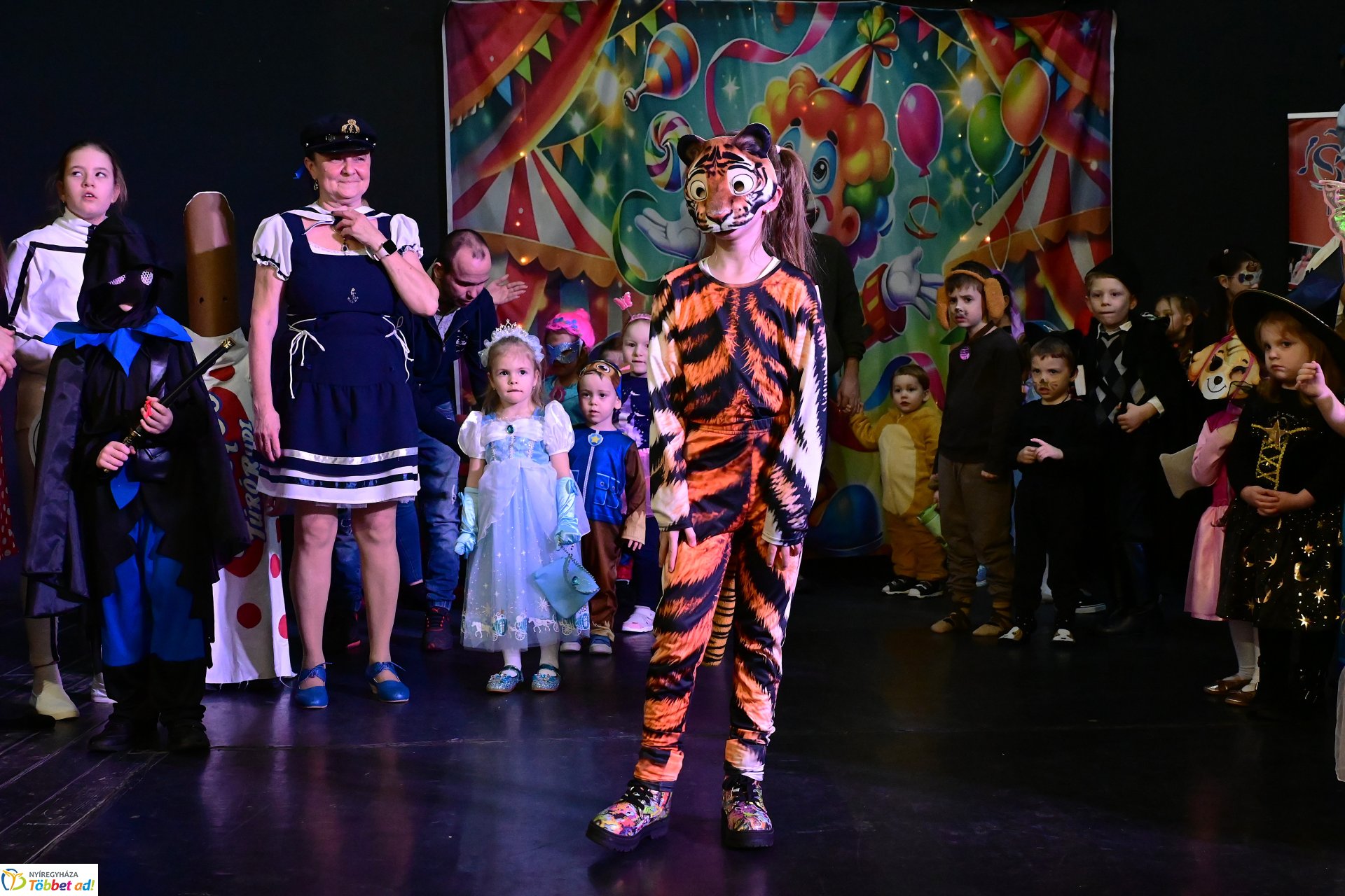 Farsangi forgatag a Kölyökvárban