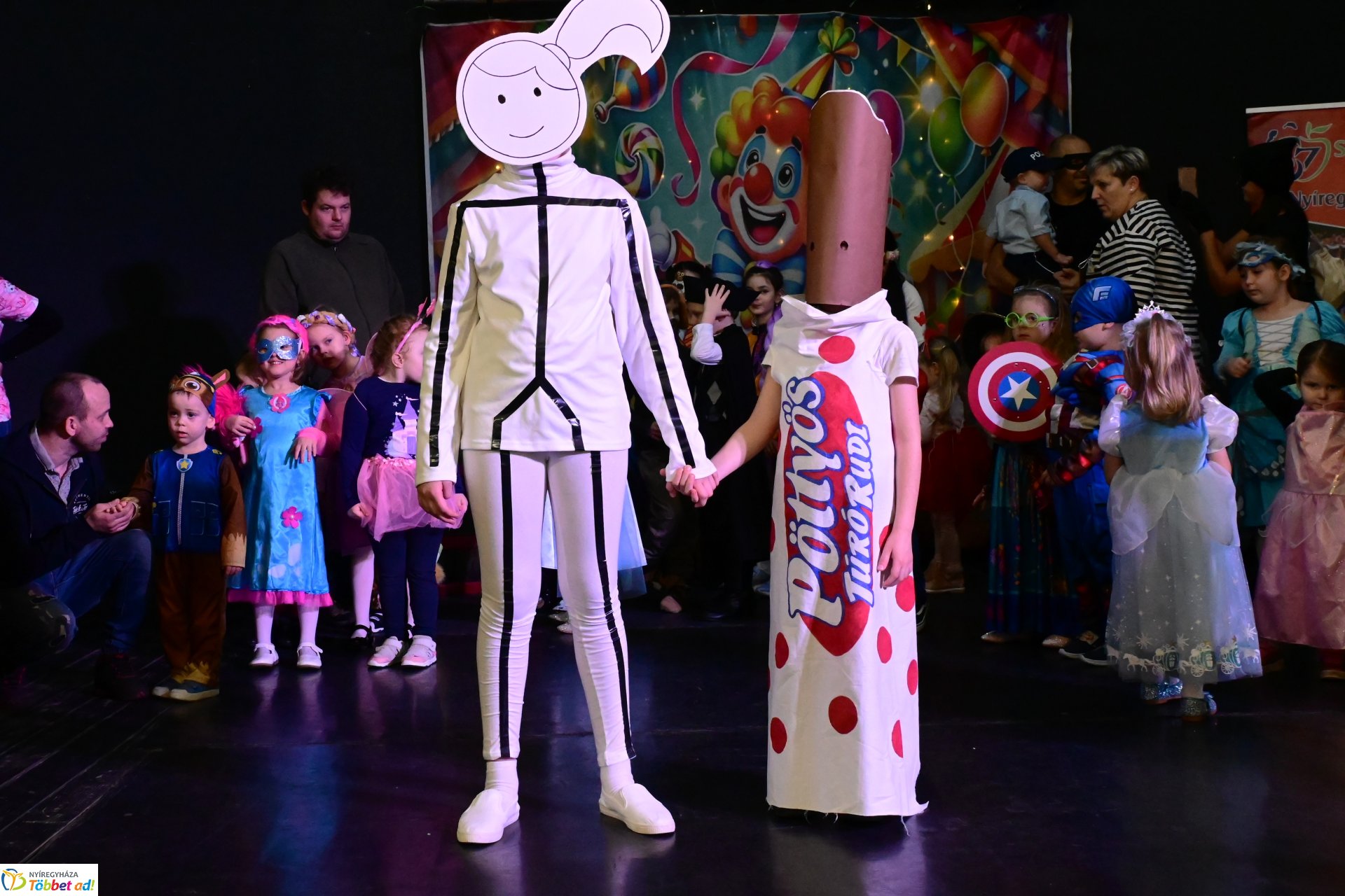 Farsangi forgatag a Kölyökvárban