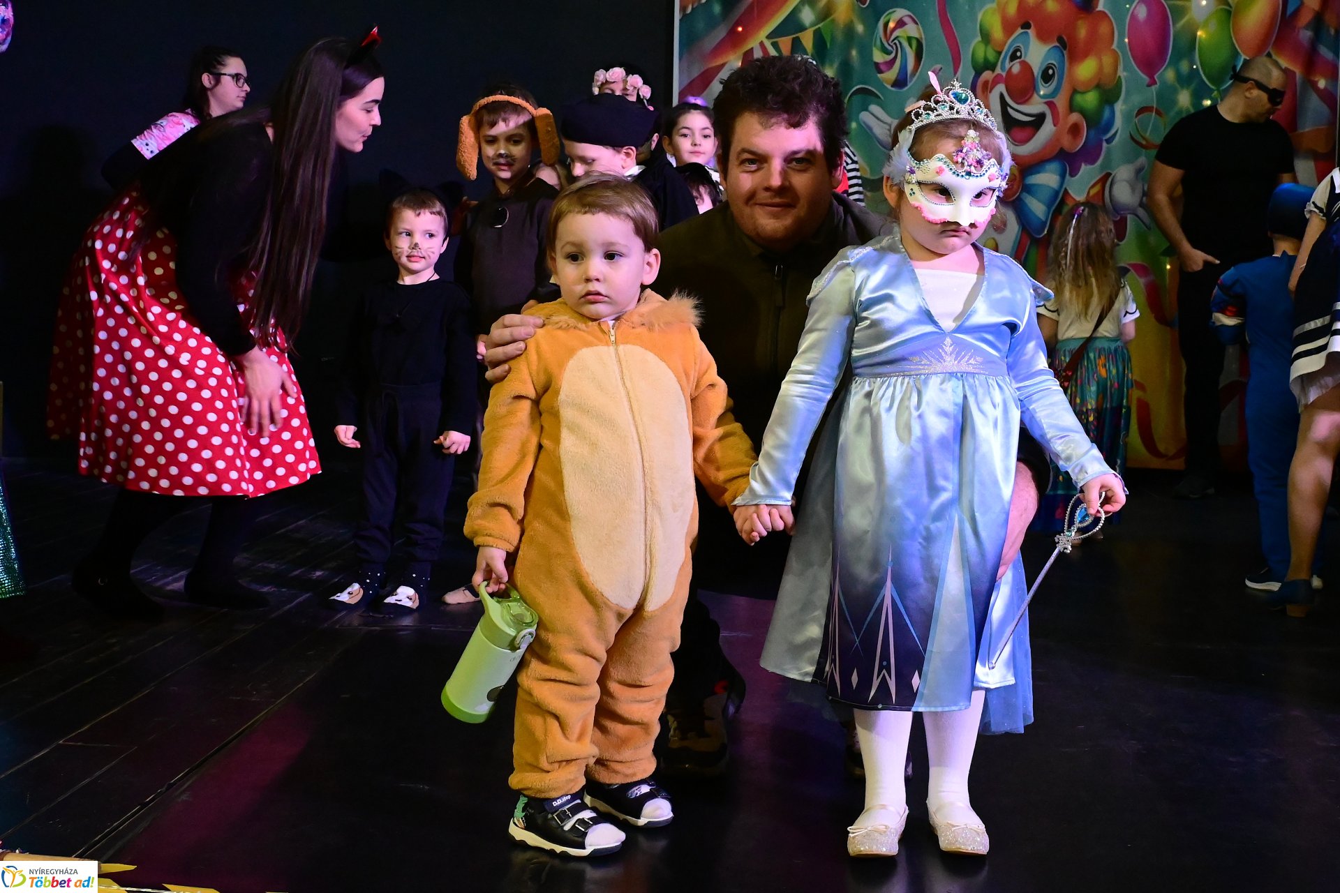 Farsangi forgatag a Kölyökvárban