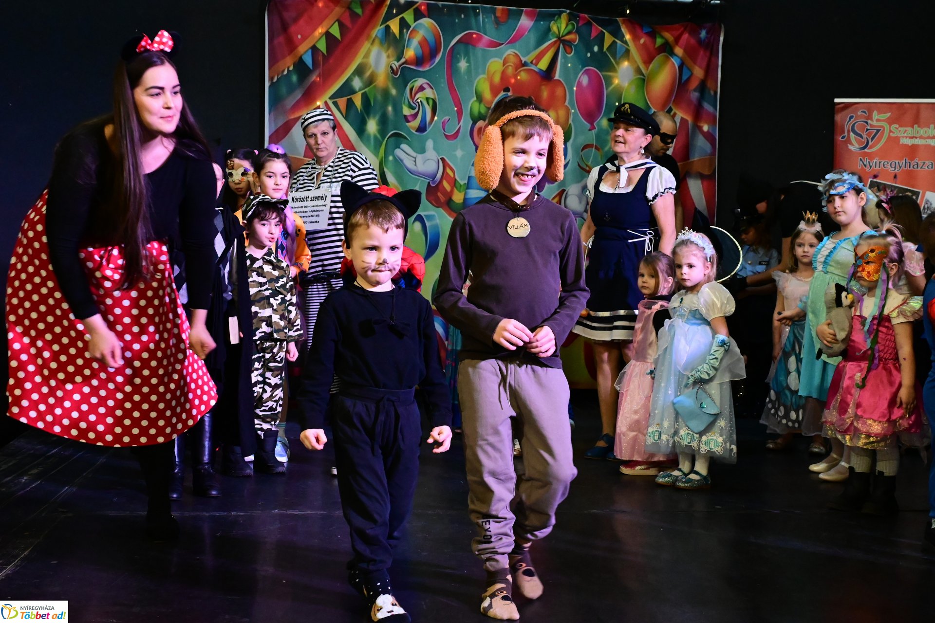 Farsangi forgatag a Kölyökvárban