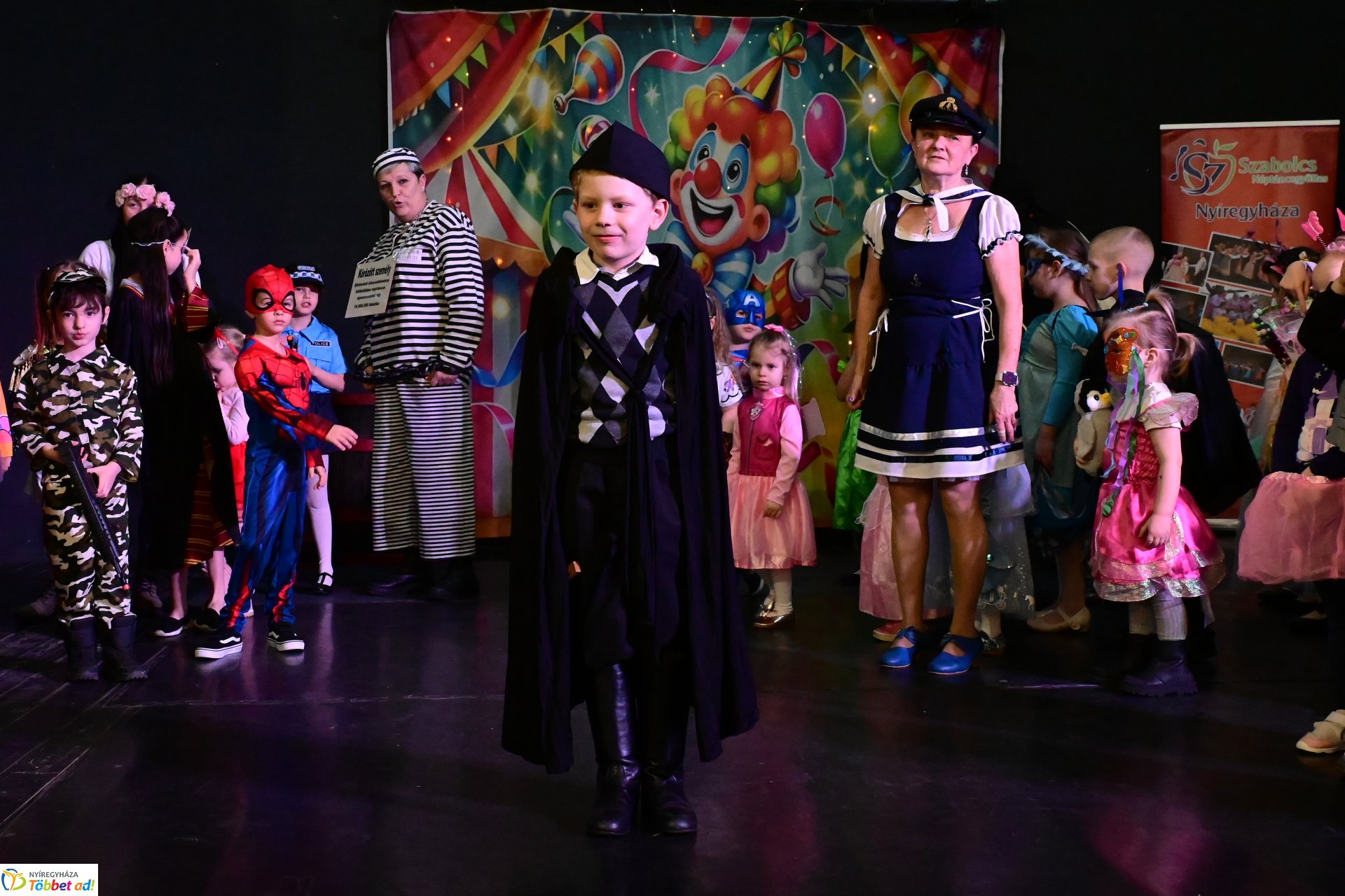 Farsangi forgatag a Kölyökvárban