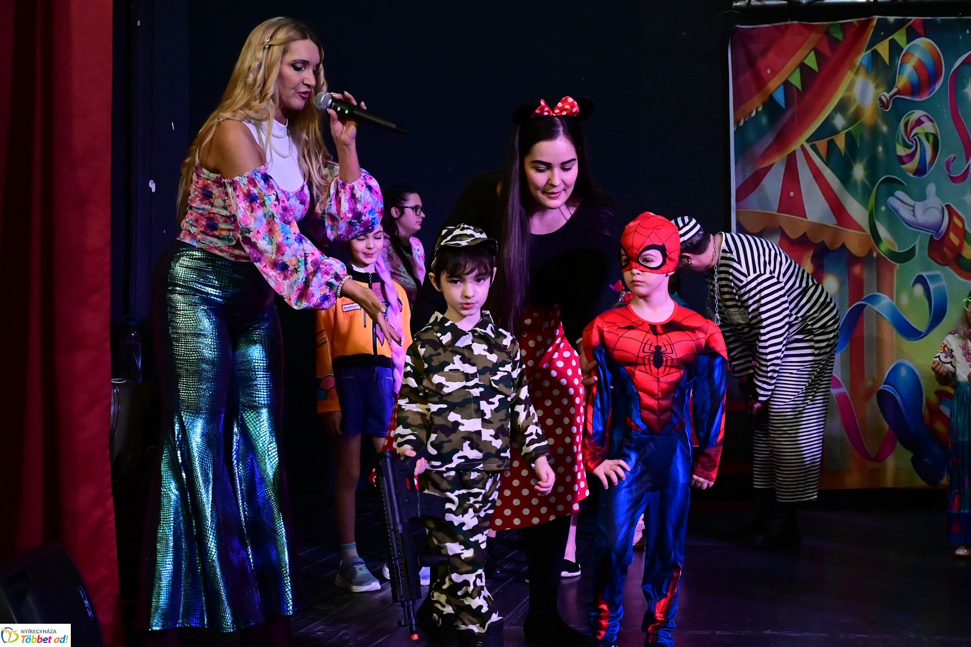 Farsangi forgatag a Kölyökvárban