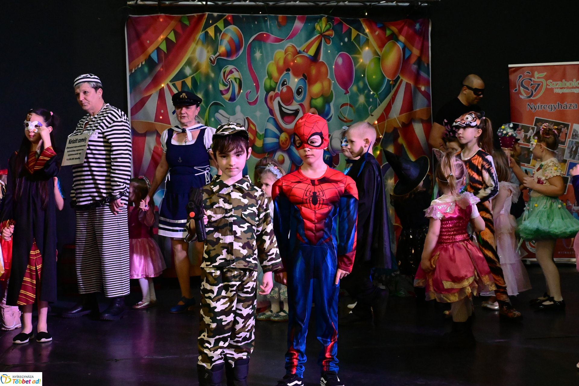 Farsangi forgatag a Kölyökvárban