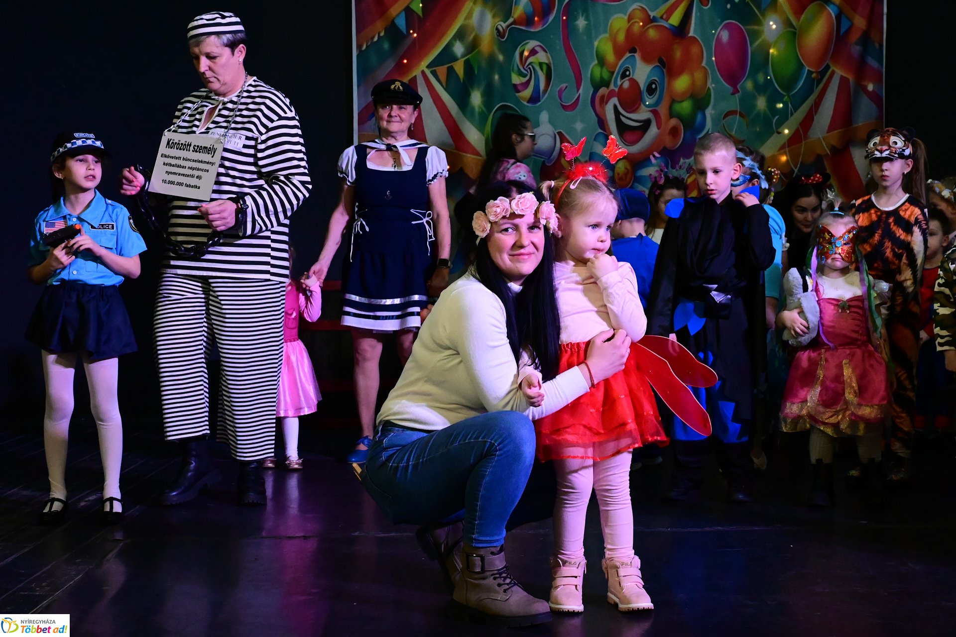 Farsangi forgatag a Kölyökvárban