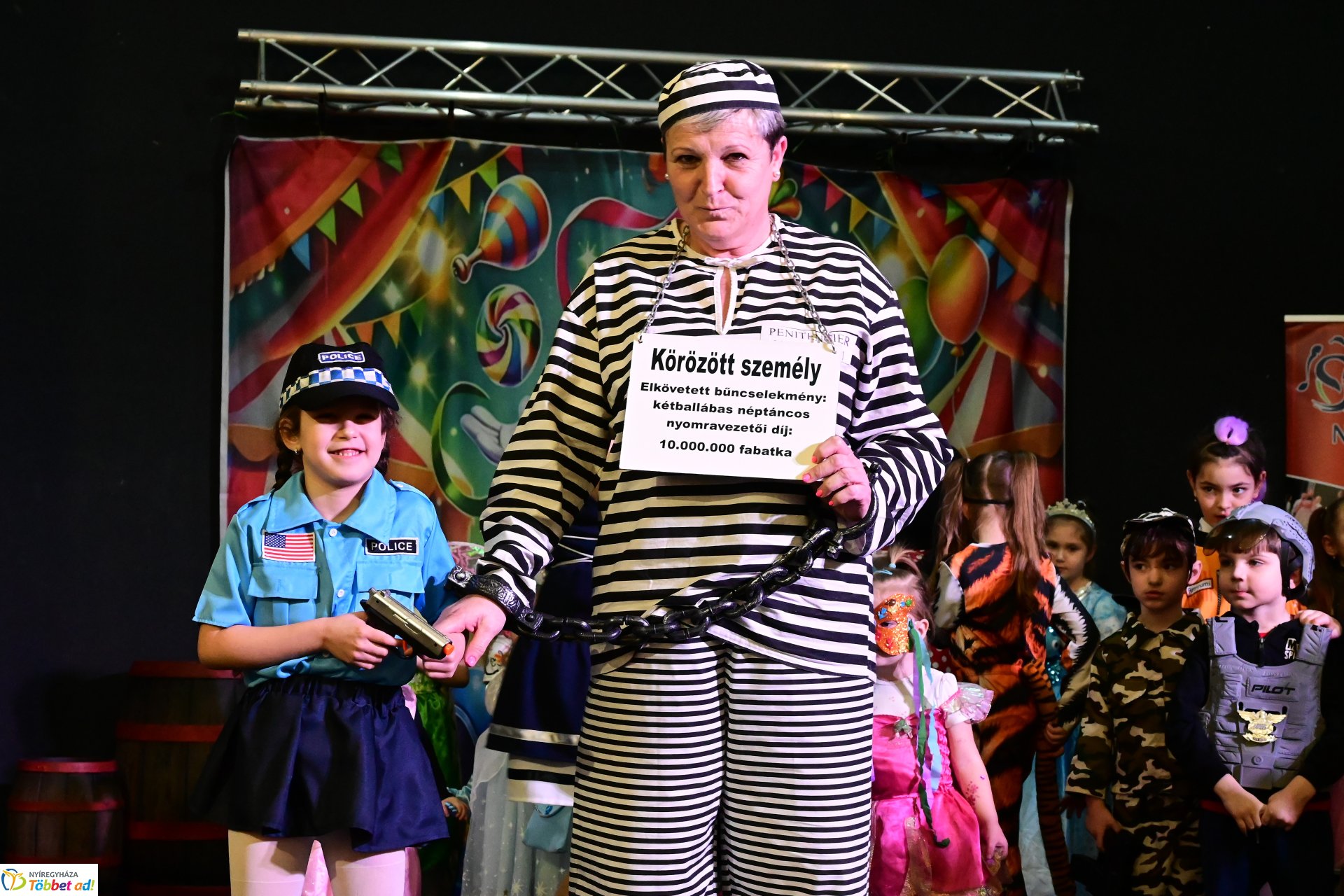 Farsangi forgatag a Kölyökvárban