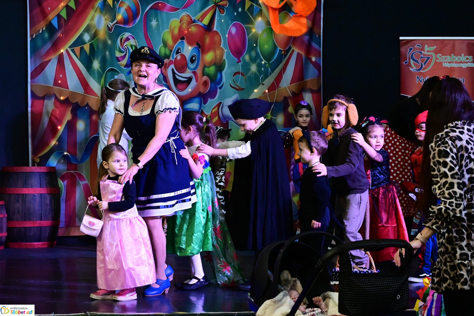 Farsangi forgatag a Kölyökvárban