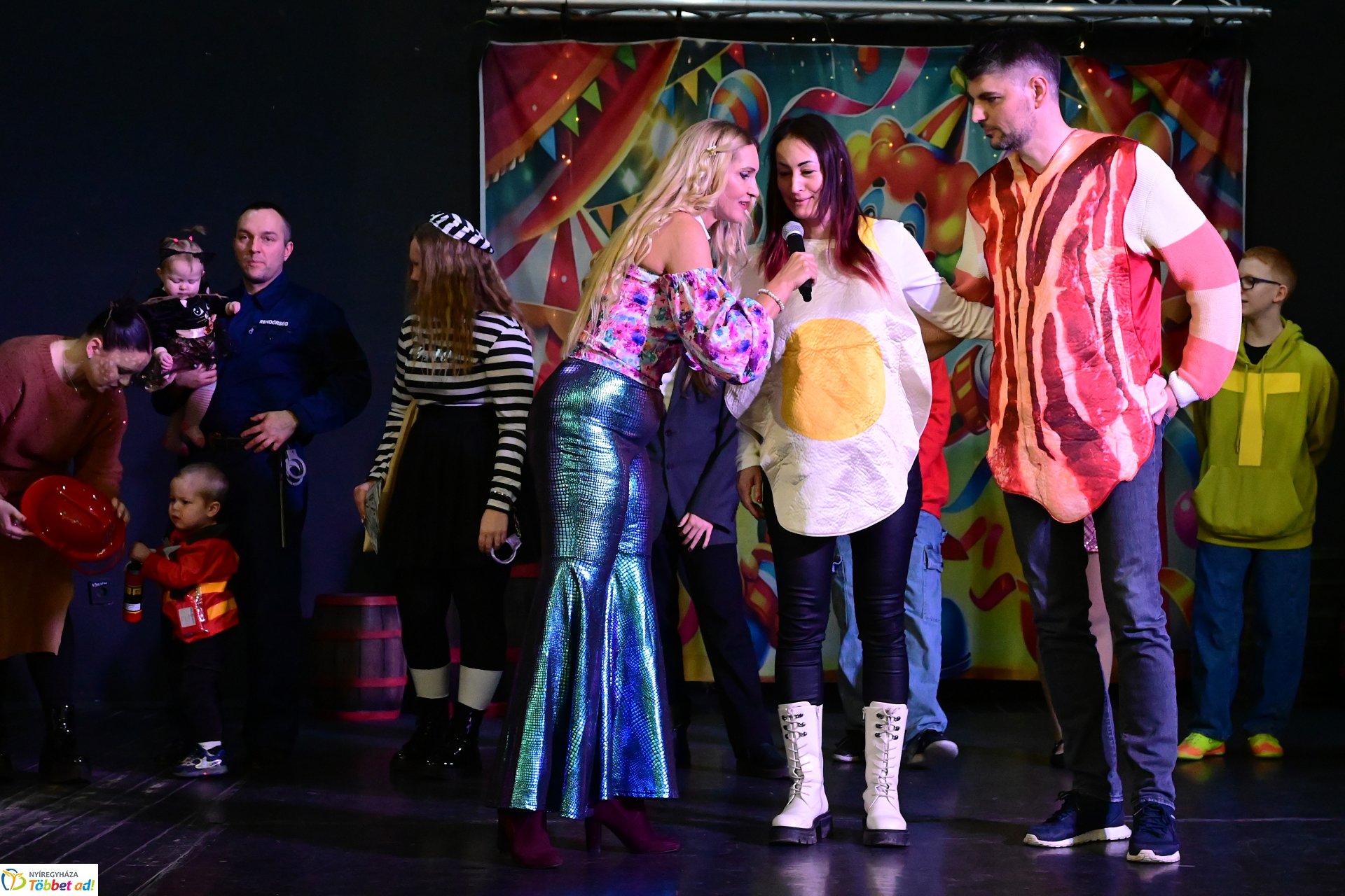 Farsangi forgatag a Kölyökvárban