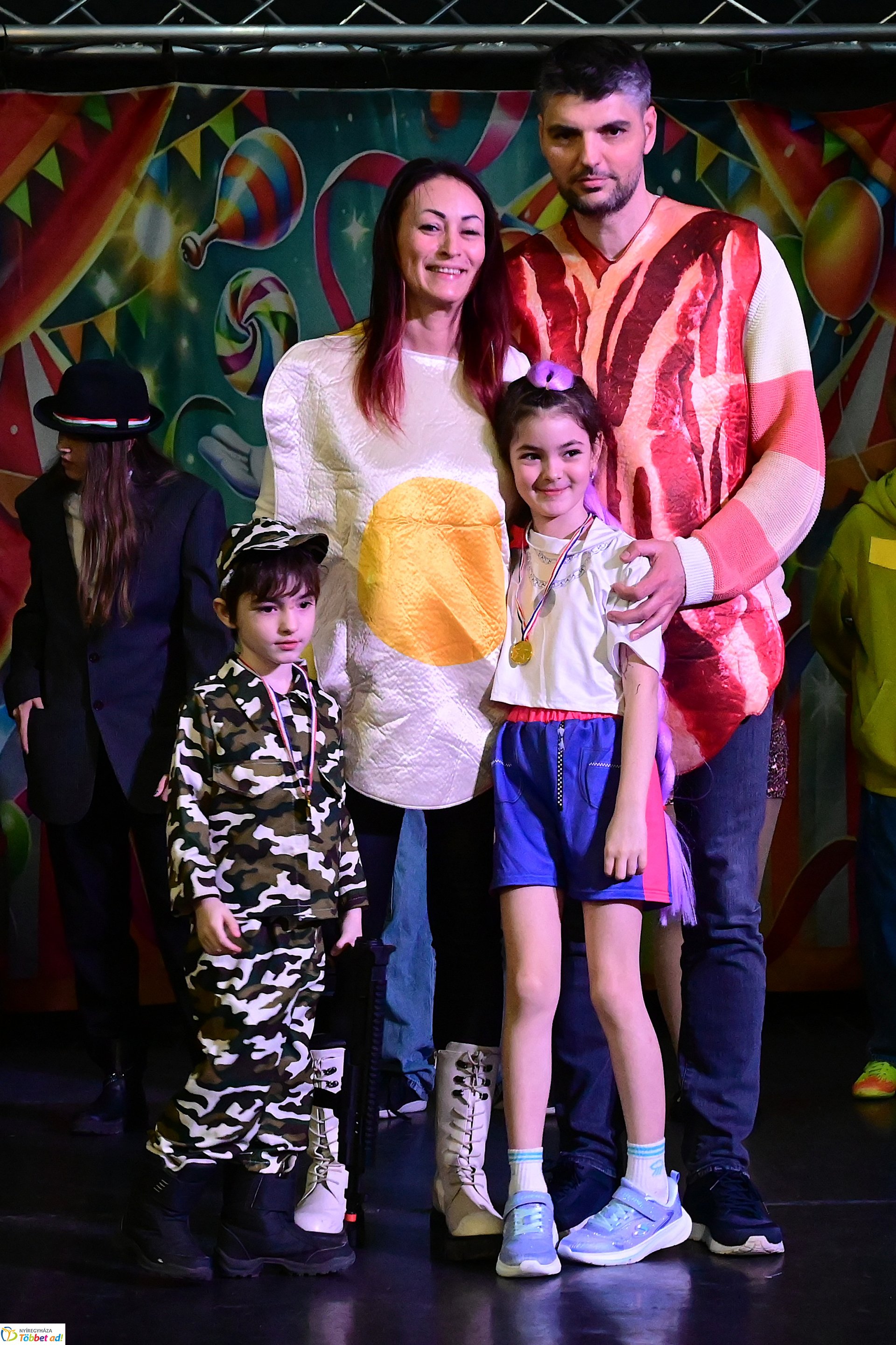 Farsangi forgatag a Kölyökvárban