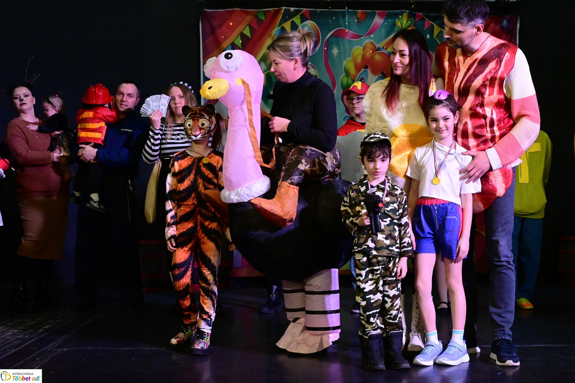 Farsangi forgatag a Kölyökvárban