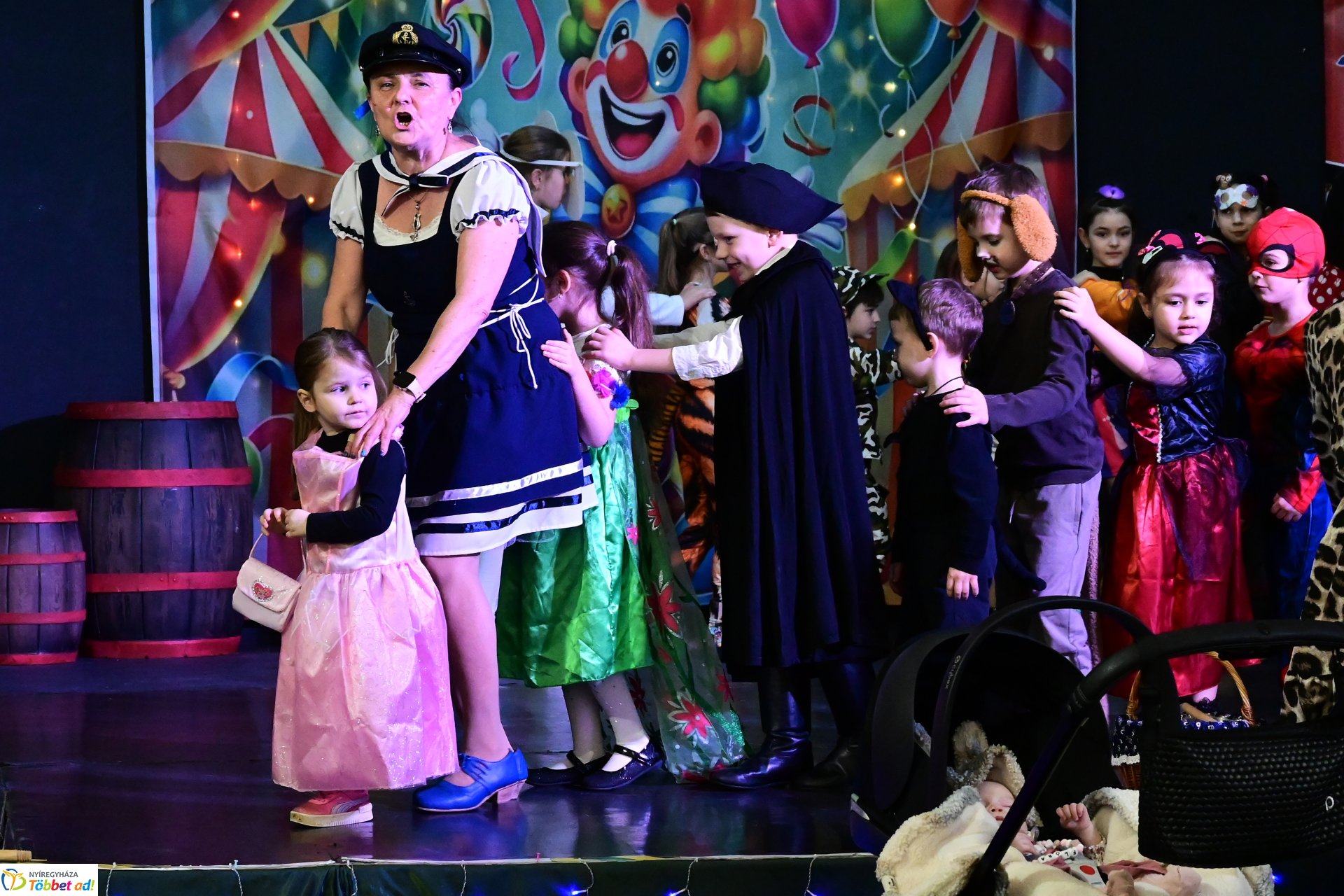 Farsangi forgatag a Kölyökvárban