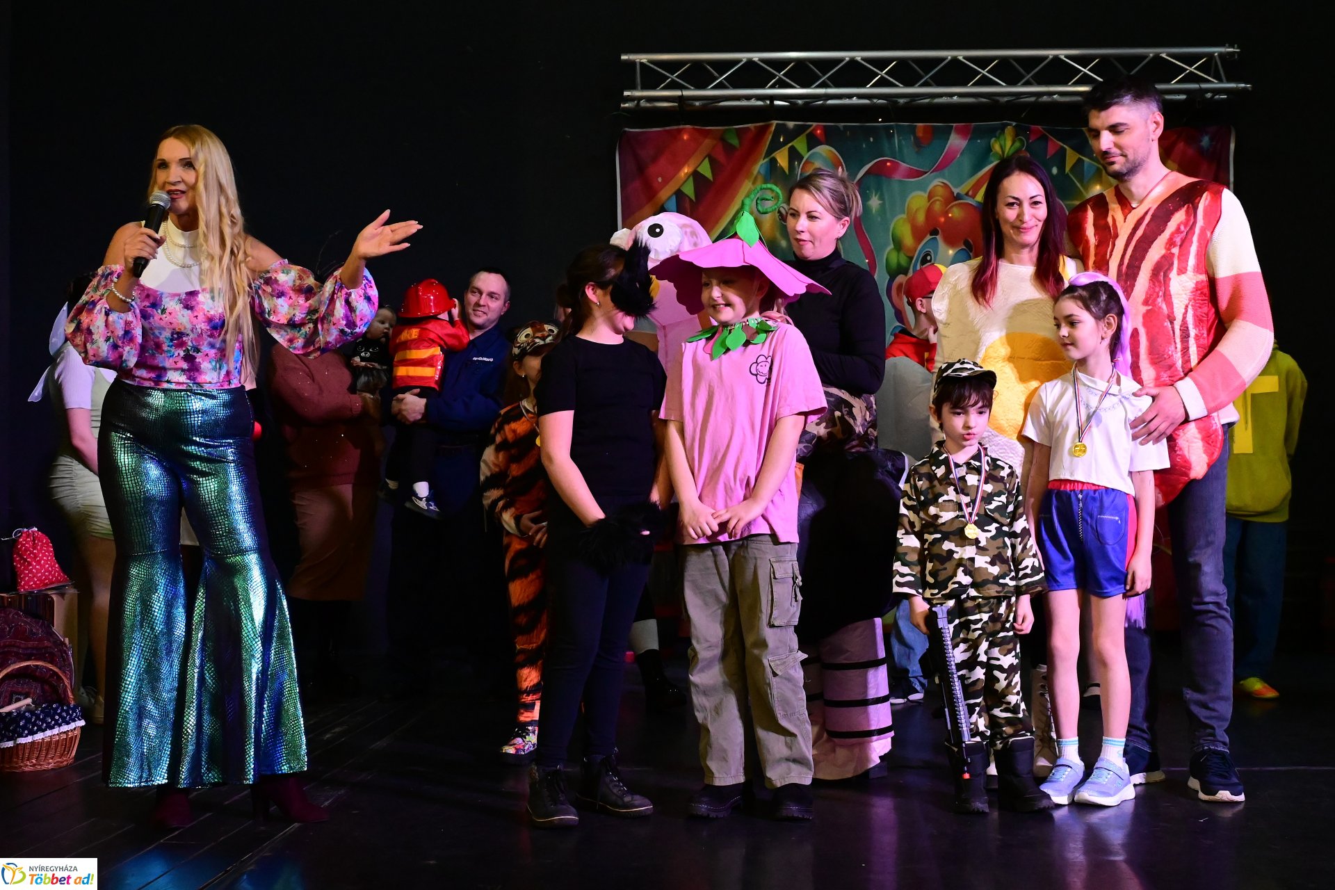 Farsangi forgatag a Kölyökvárban