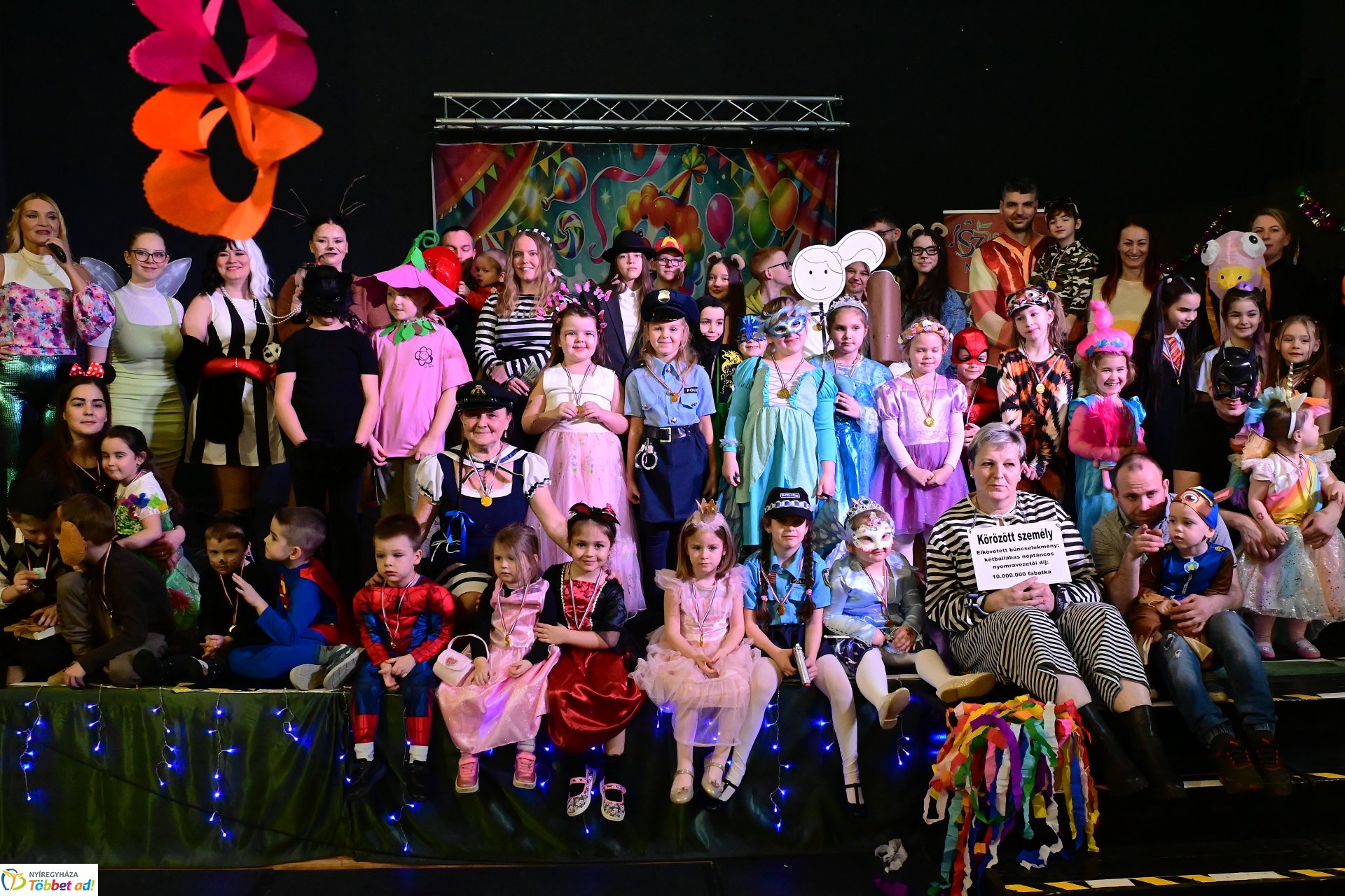 Farsangi forgatag a Kölyökvárban