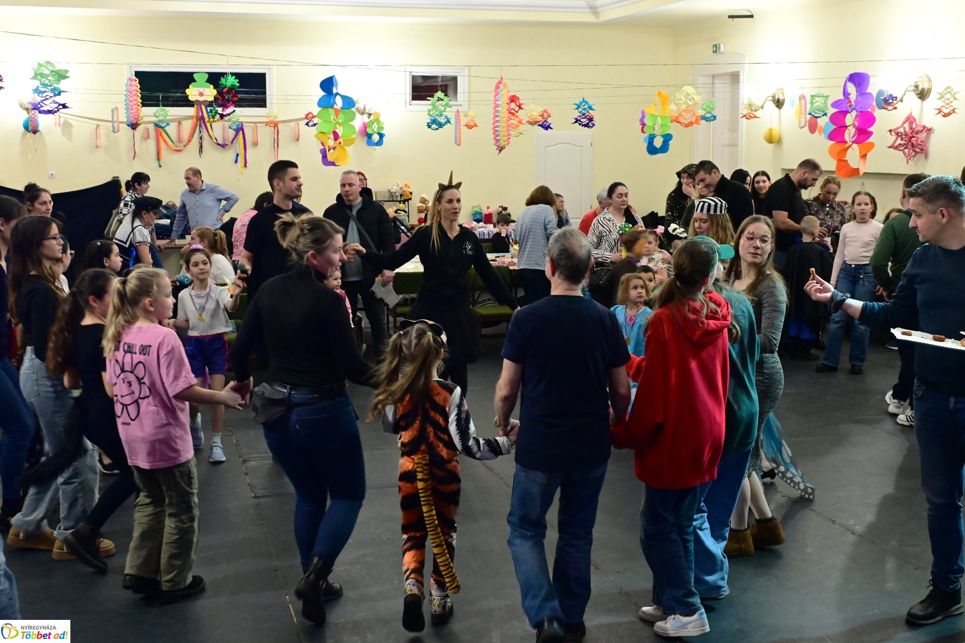 Farsangi forgatag a Kölyökvárban