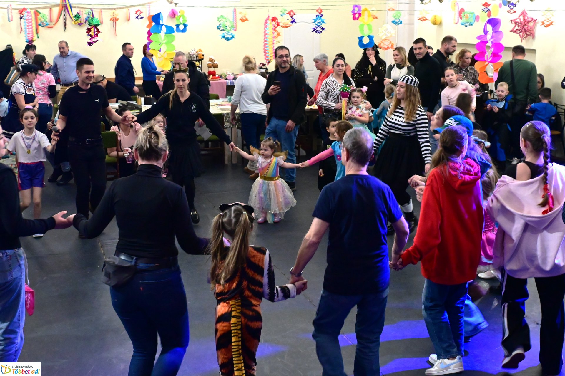 Farsangi forgatag a Kölyökvárban