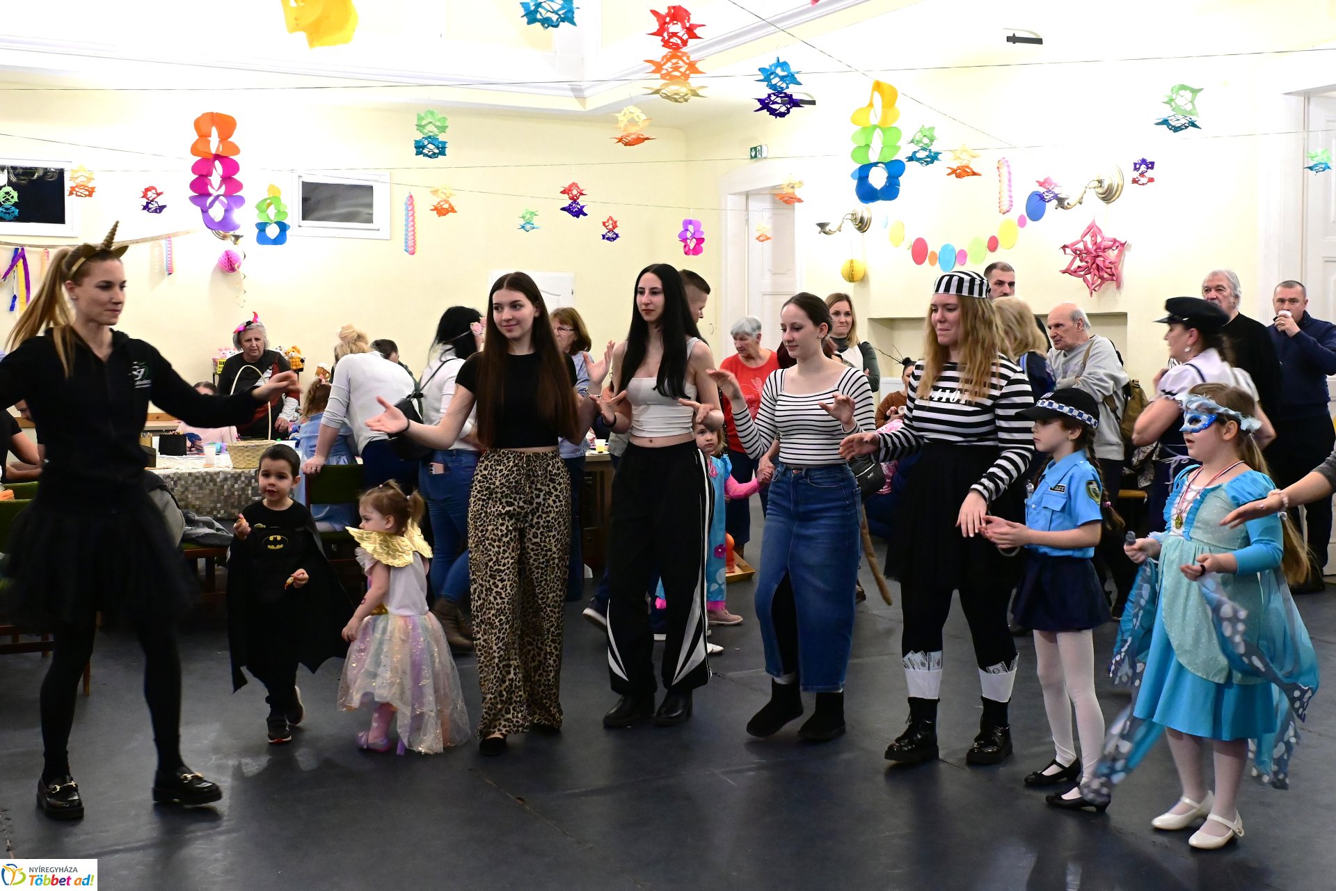 Farsangi forgatag a Kölyökvárban