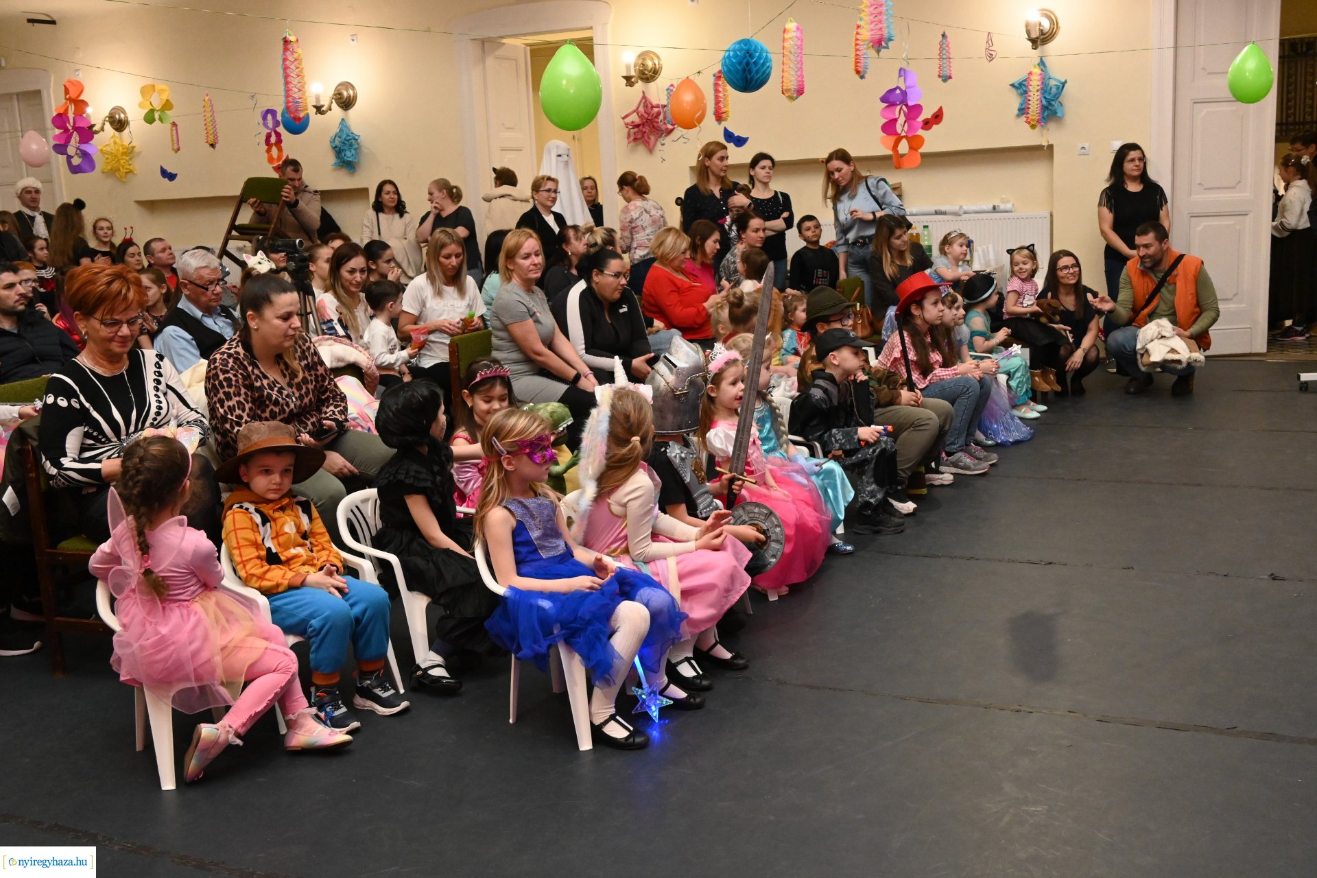 Farsangi "Kölyökidő" - maskarás mulatság  a Kölyökvárban 