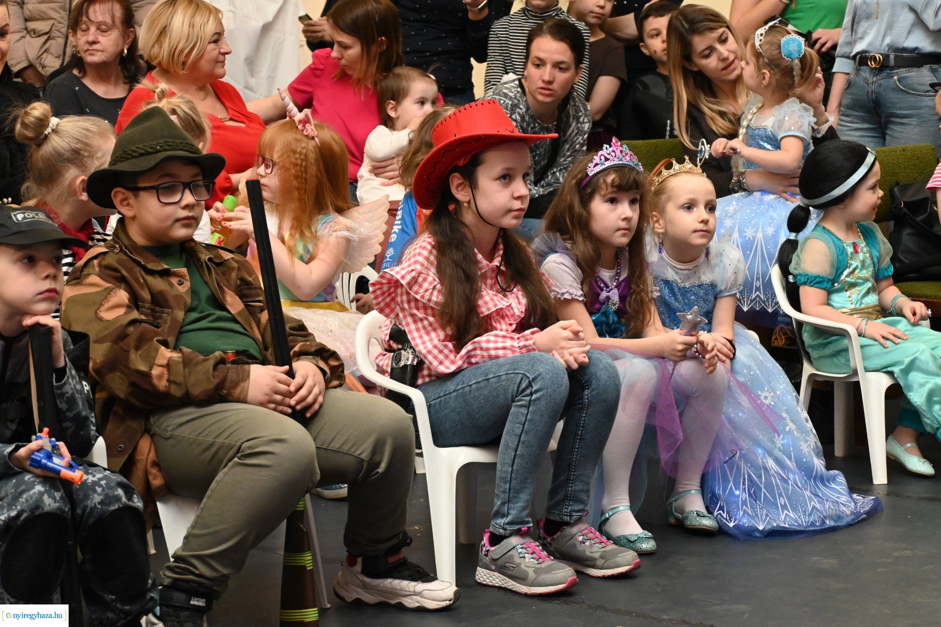 Farsangi "Kölyökidő" - maskarás mulatság  a Kölyökvárban 