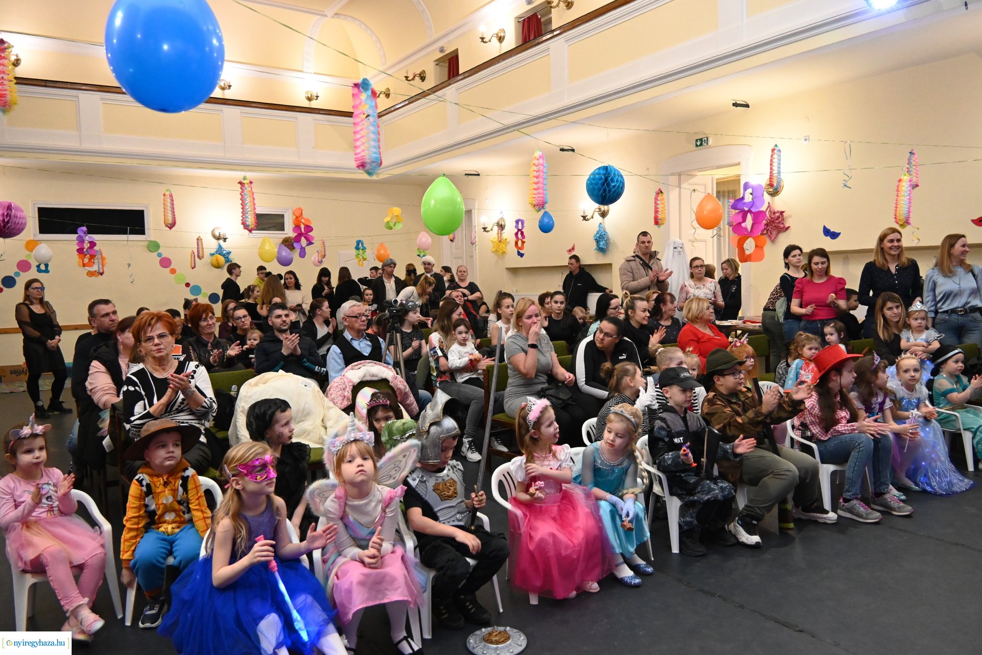 Farsangi "Kölyökidő" - maskarás mulatság  a Kölyökvárban 