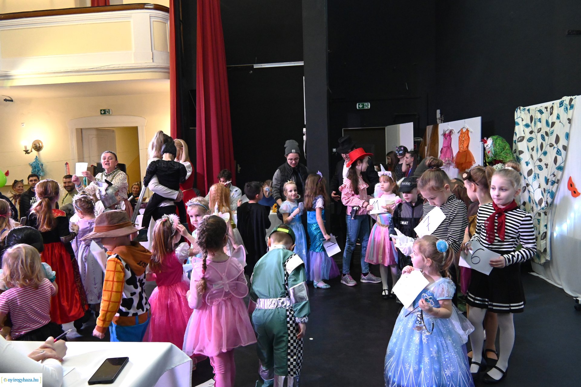 Farsangi "Kölyökidő" - maskarás mulatság  a Kölyökvárban 