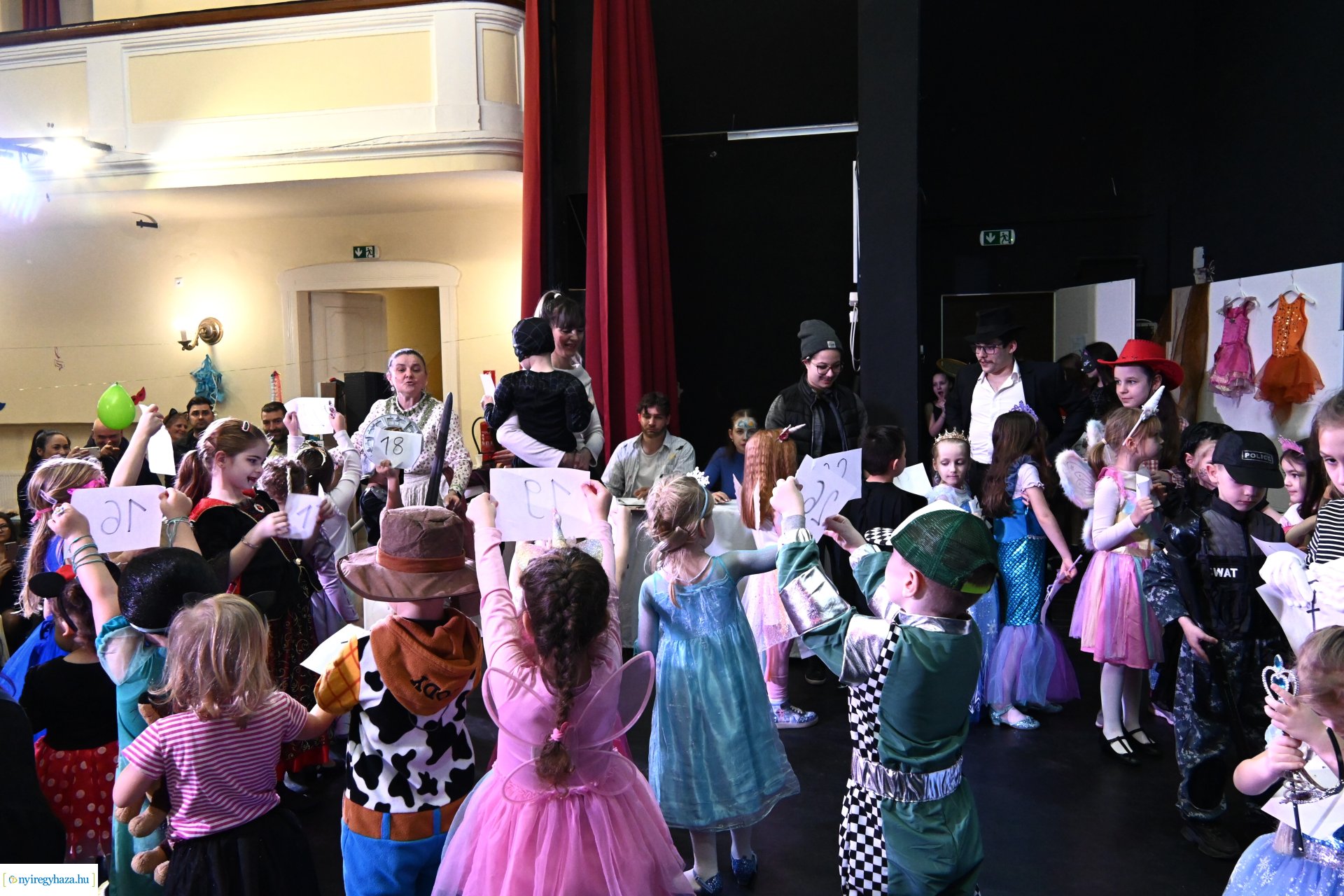 Farsangi "Kölyökidő" - maskarás mulatság  a Kölyökvárban 