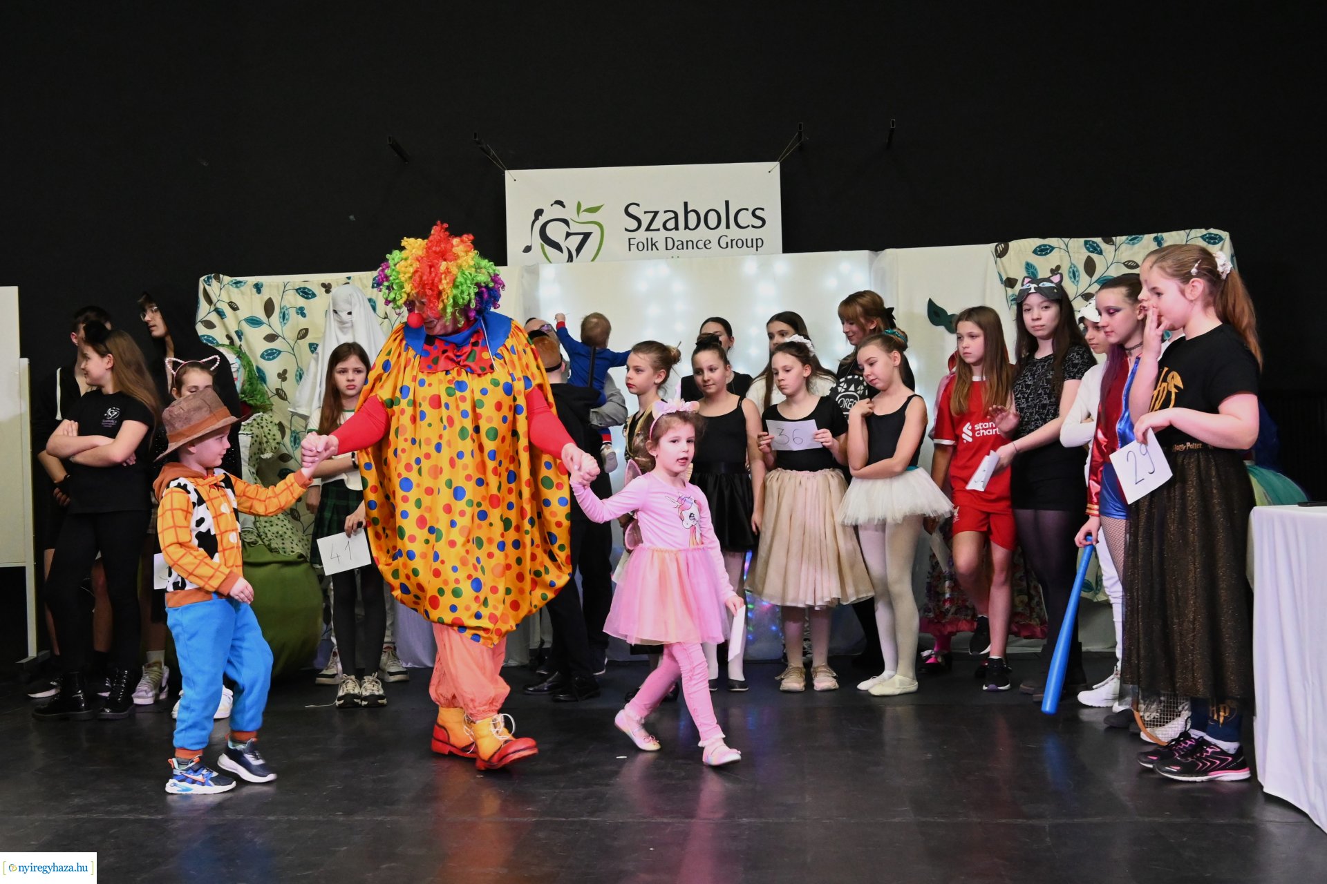 Farsangi "Kölyökidő" - maskarás mulatság  a Kölyökvárban 