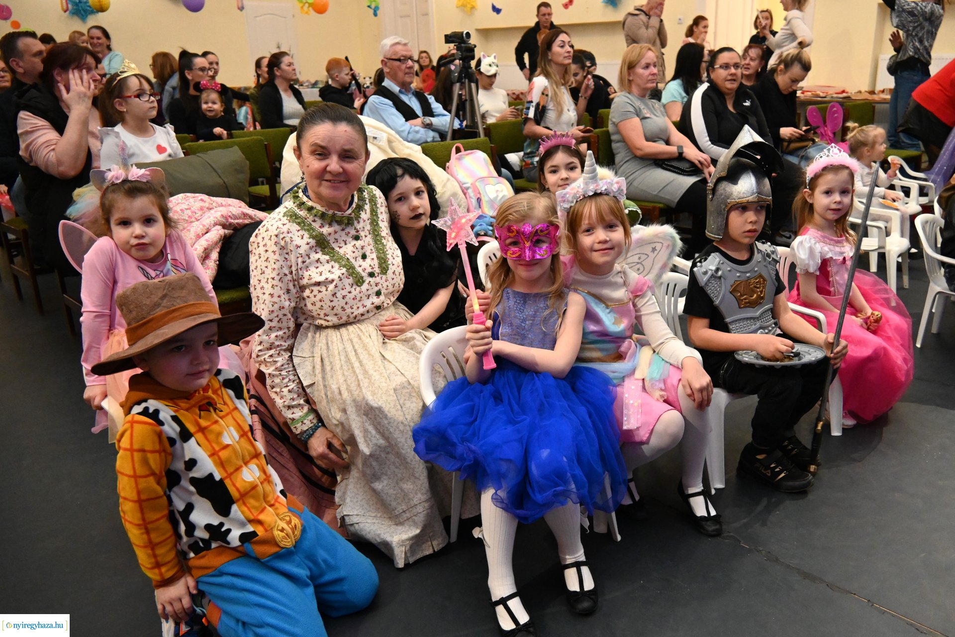 Farsangi "Kölyökidő" - maskarás mulatság  a Kölyökvárban 