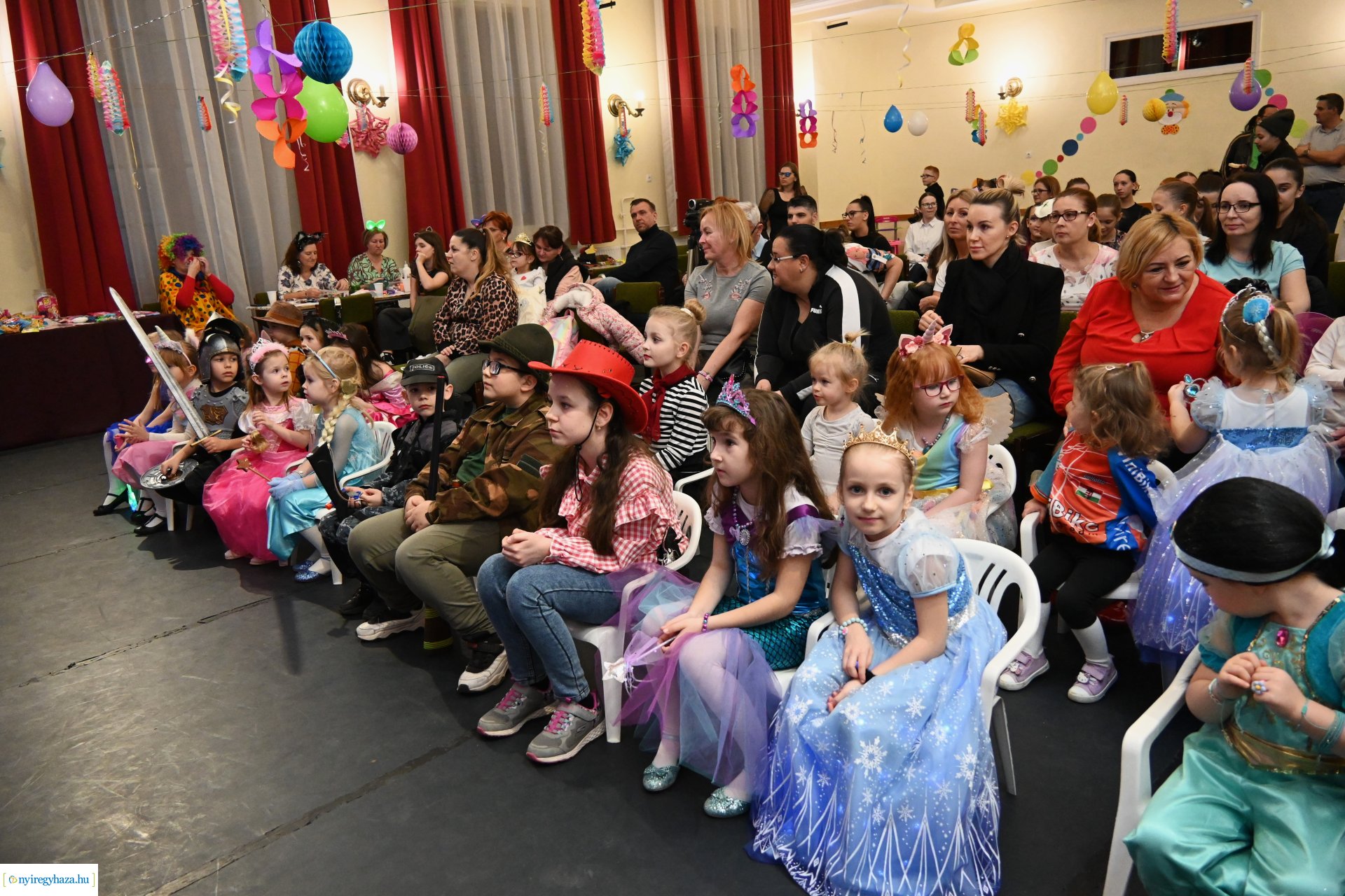 Farsangi "Kölyökidő" - maskarás mulatság  a Kölyökvárban 