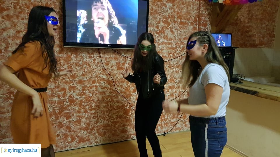 Farsangi mulatság a Mustárházban