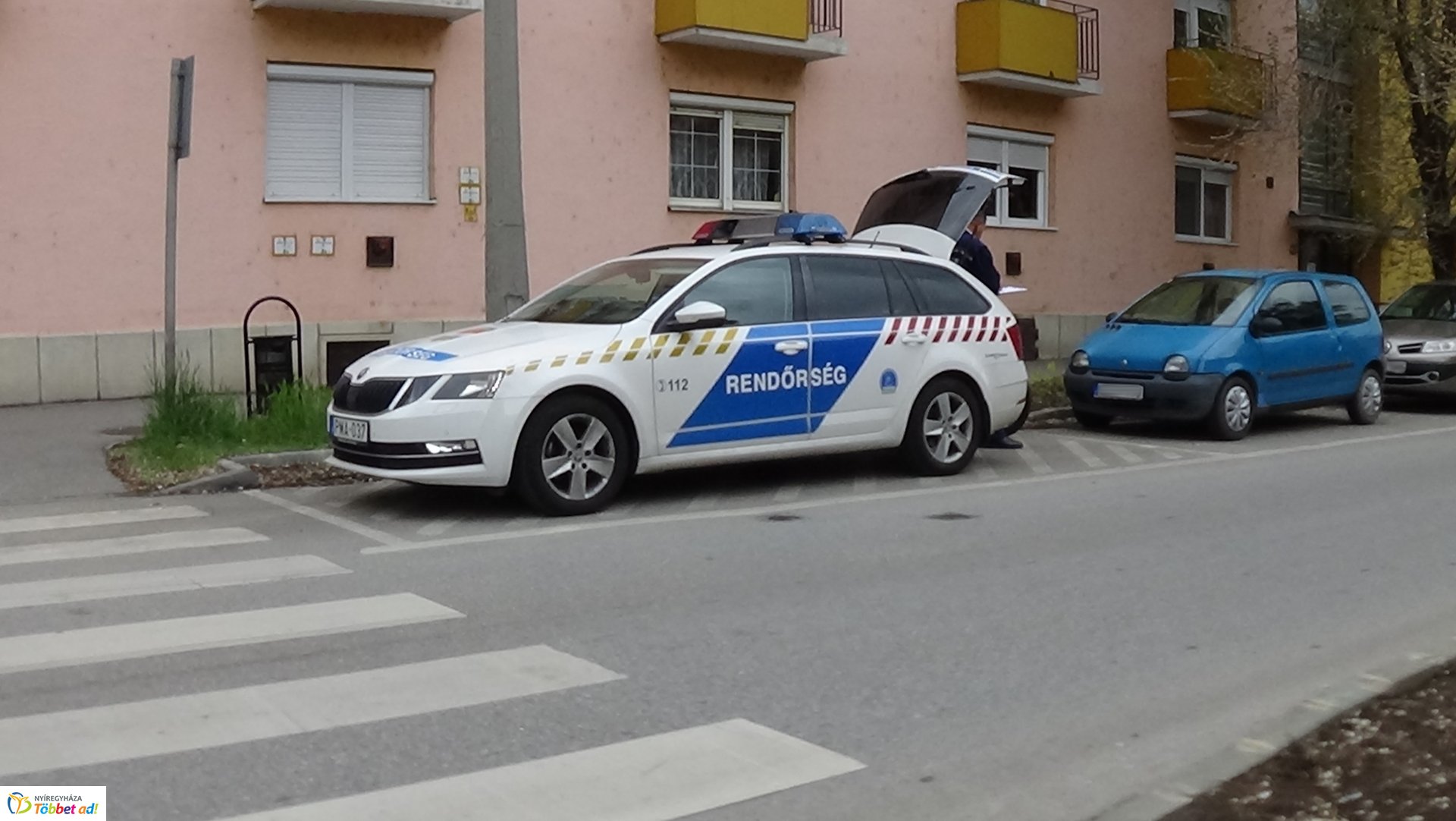 Fát törtek az Arany János utcán