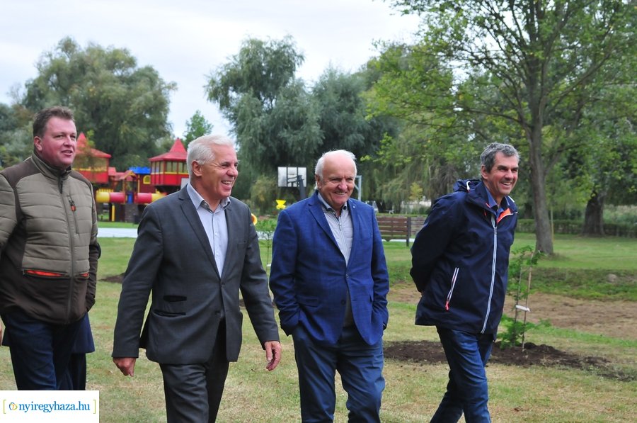 Faültetés a Bujtosi Városligetben 20231009