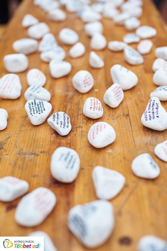 Faültetés a Május 1 téren