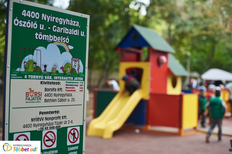 Faültetés a Május 1 téren