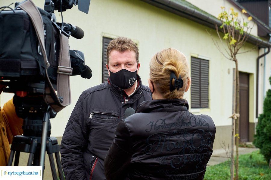 Faültetés a Rózsa utcán