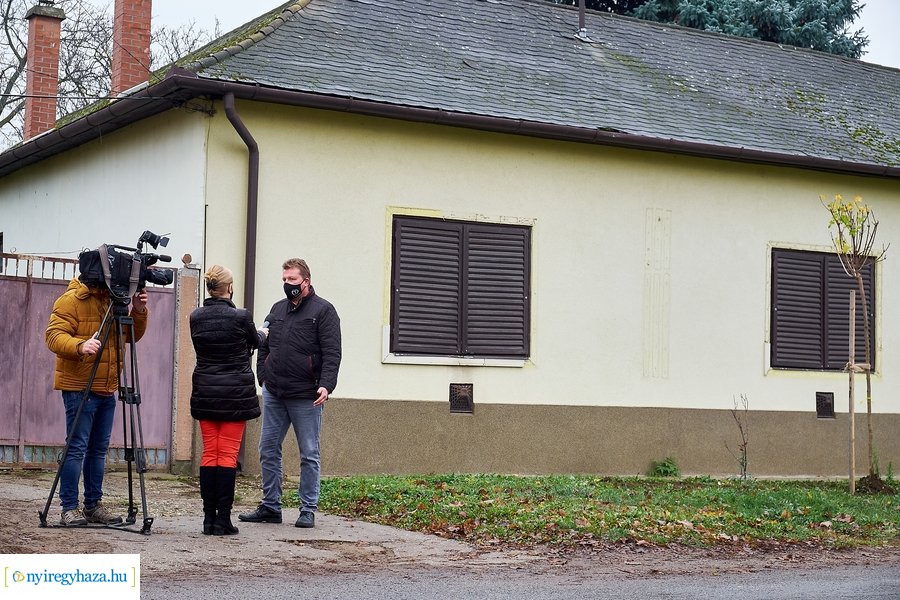 Faültetés a Rózsa utcán