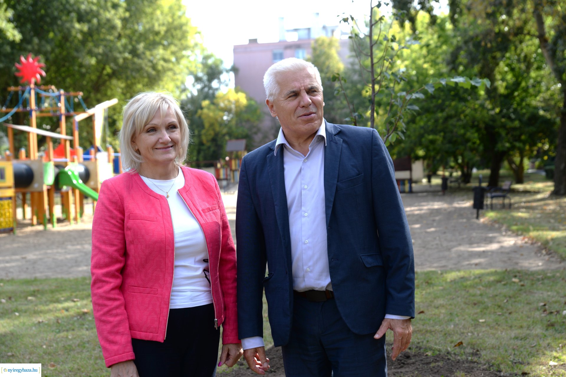 Faültetés a Szántó Kovács János utcai játszótéren