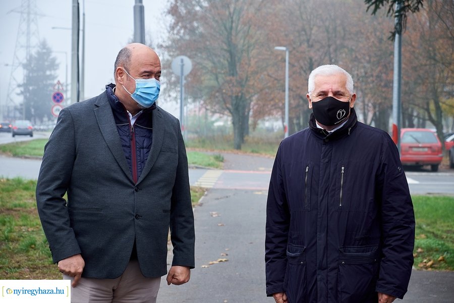 Faültetés a Tünde utcán