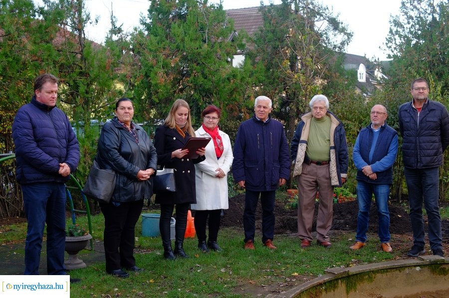 Faültetés a Virág utcai óvodában 20231109