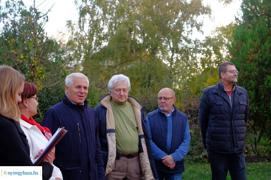 Faültetés a Virág utcai óvodában 20231109