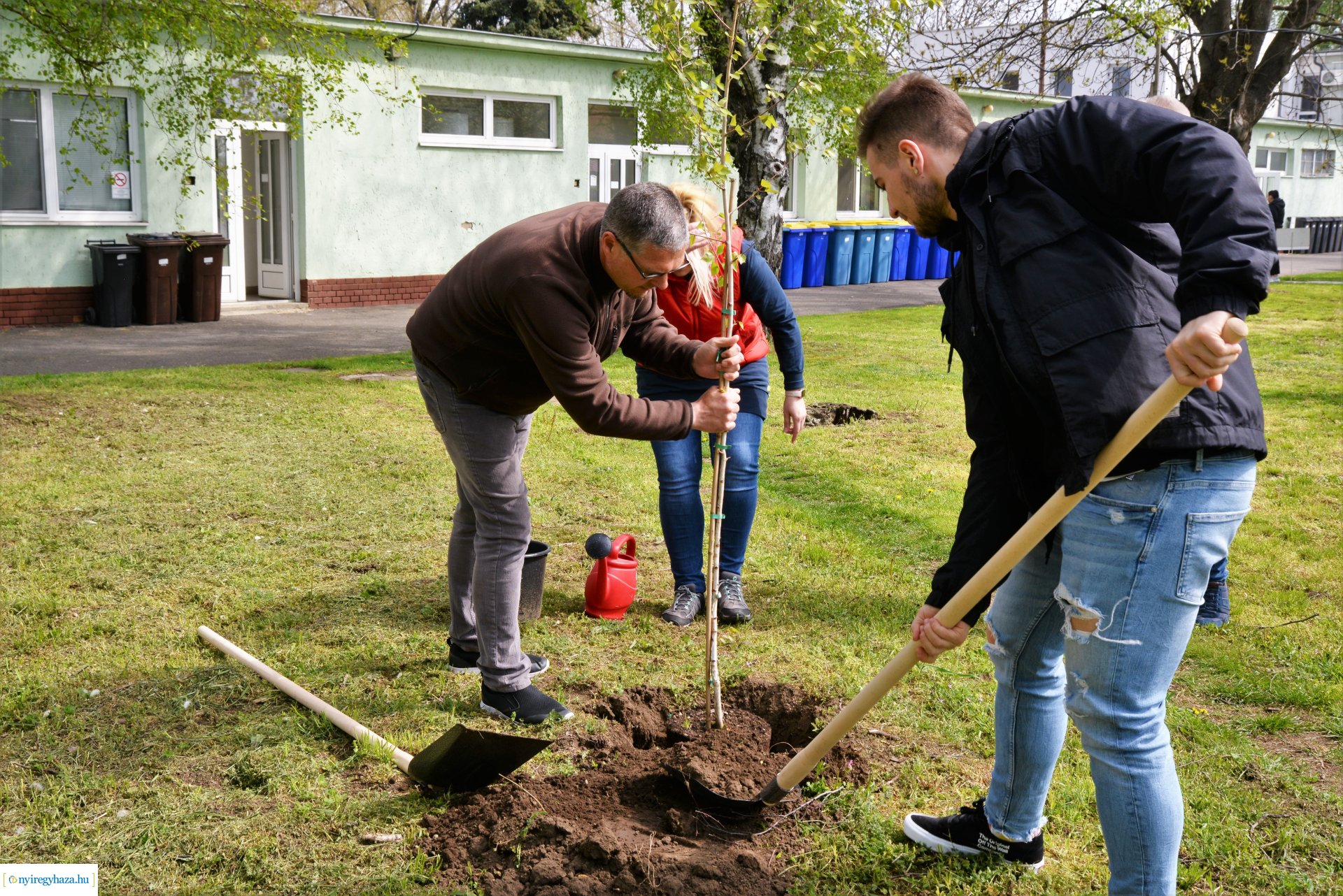 Faültetés az ÉAK Nonprofit Kft-nél a Föld napja alkalmából