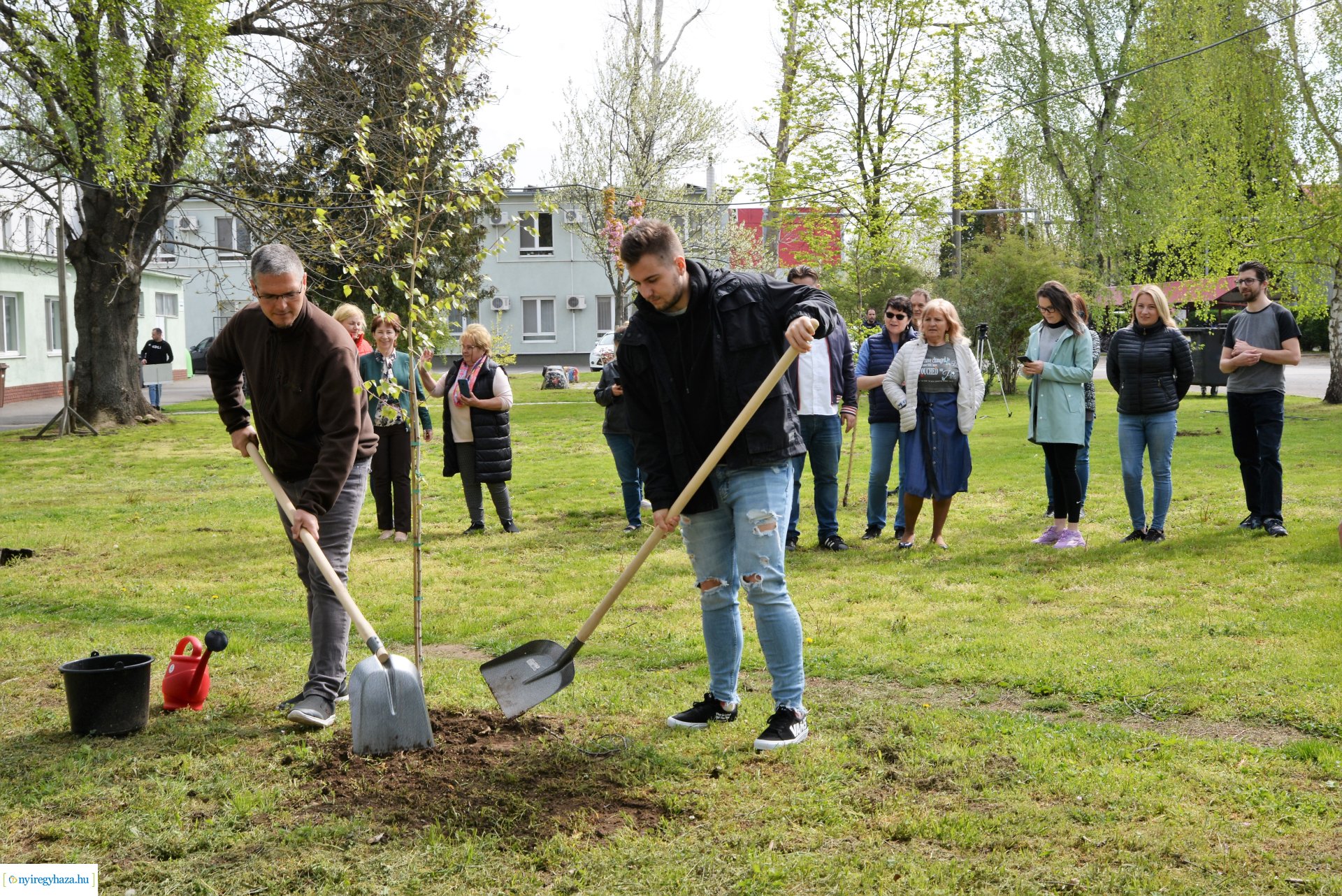 Faültetés az ÉAK Nonprofit Kft-nél a Föld napja alkalmából