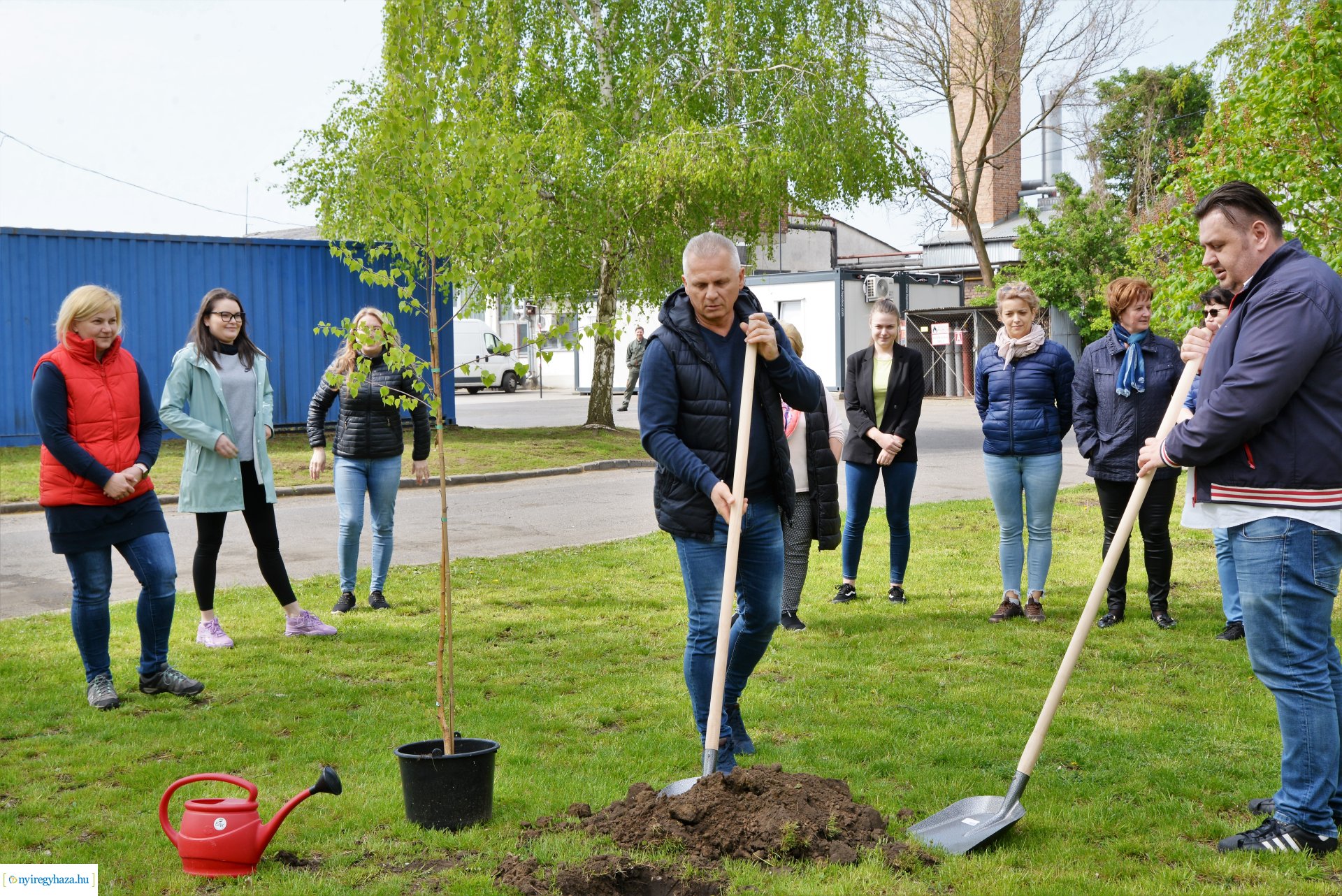 Faültetés az ÉAK Nonprofit Kft-nél a Föld napja alkalmából